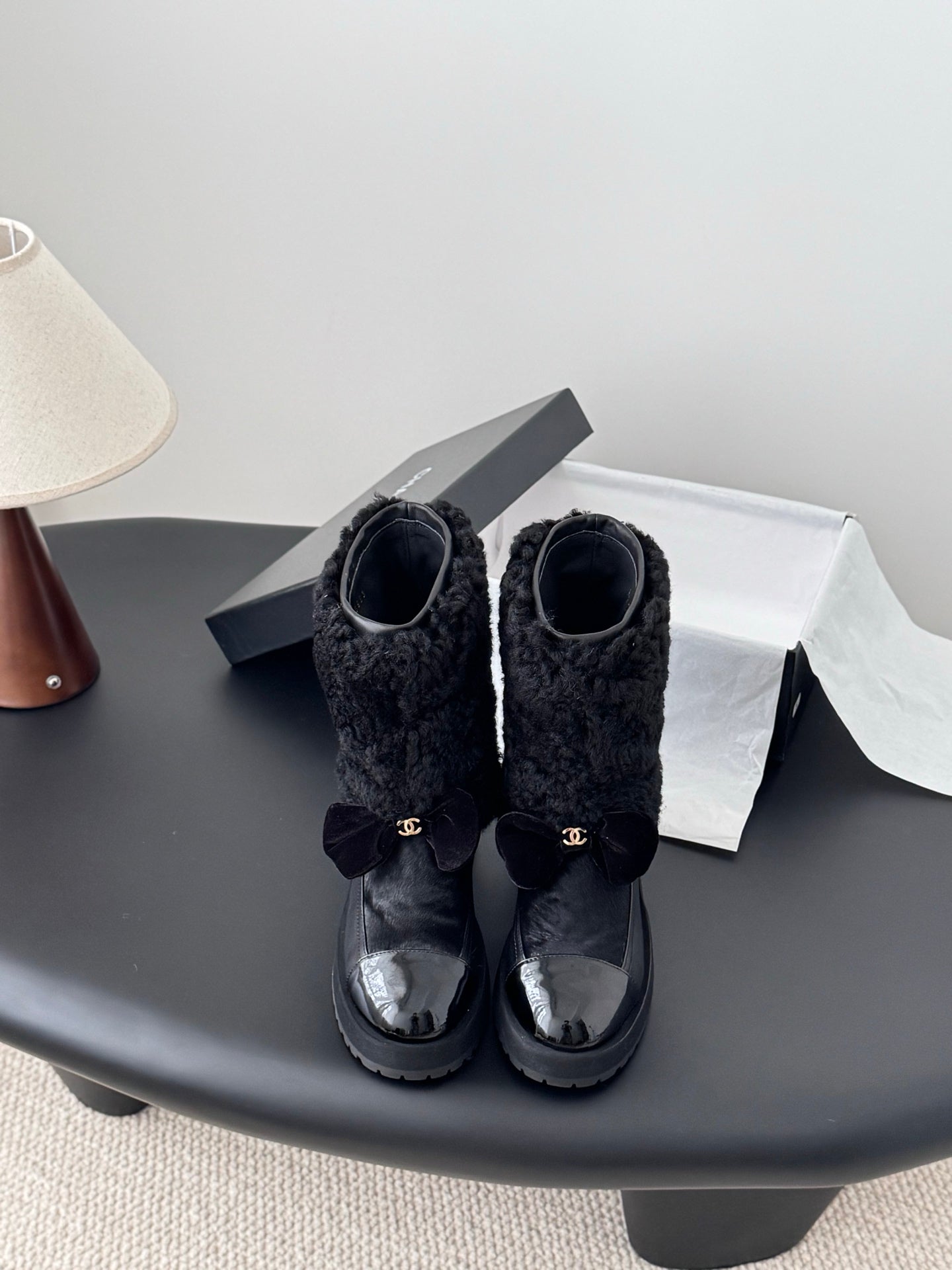 Chan 25fw plush boots with bow