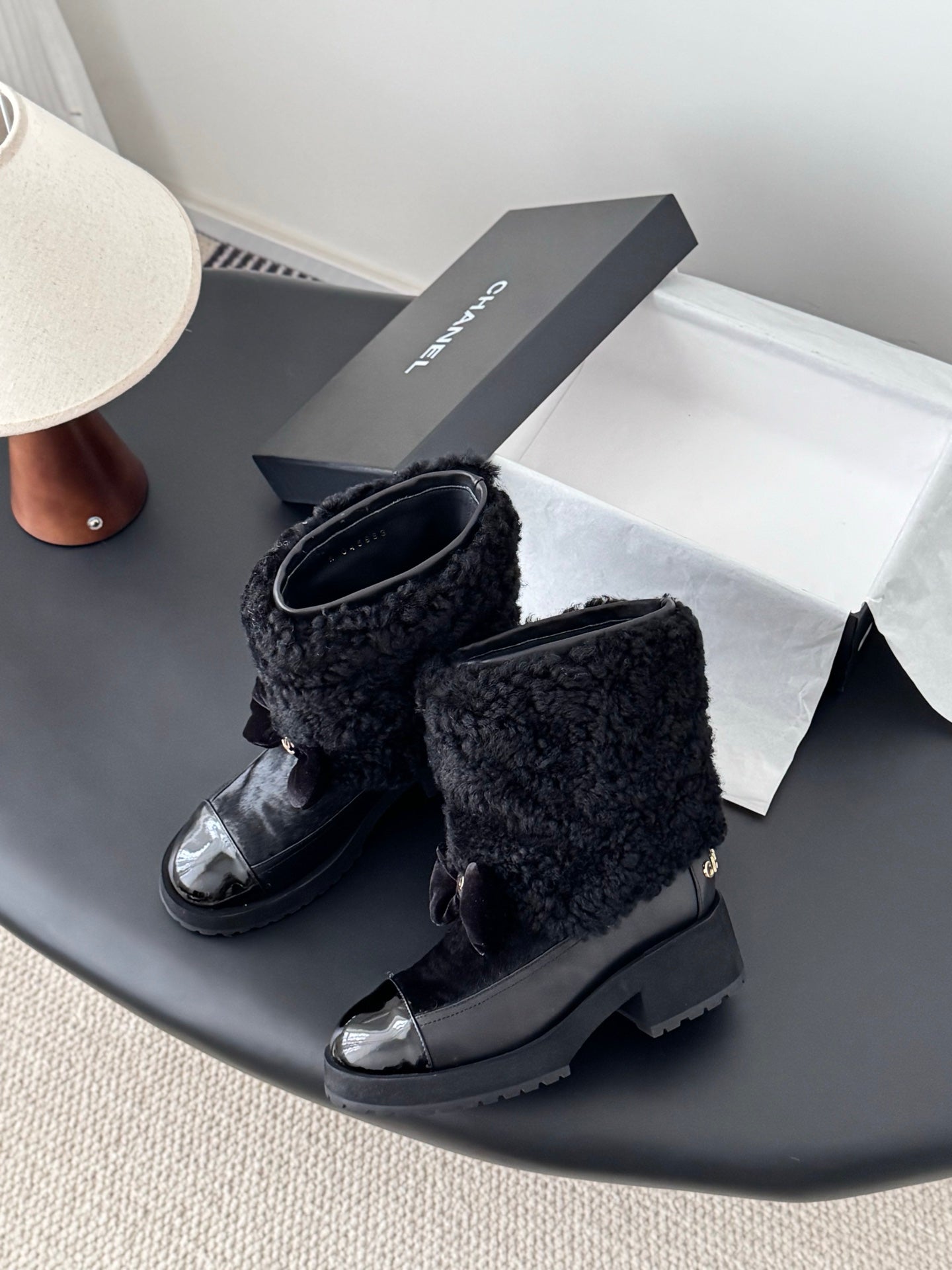 Chan 25fw plush boots with bow