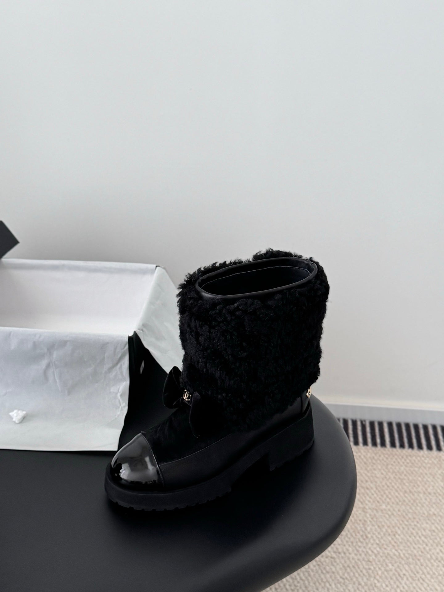 Chan 25fw plush boots with bow