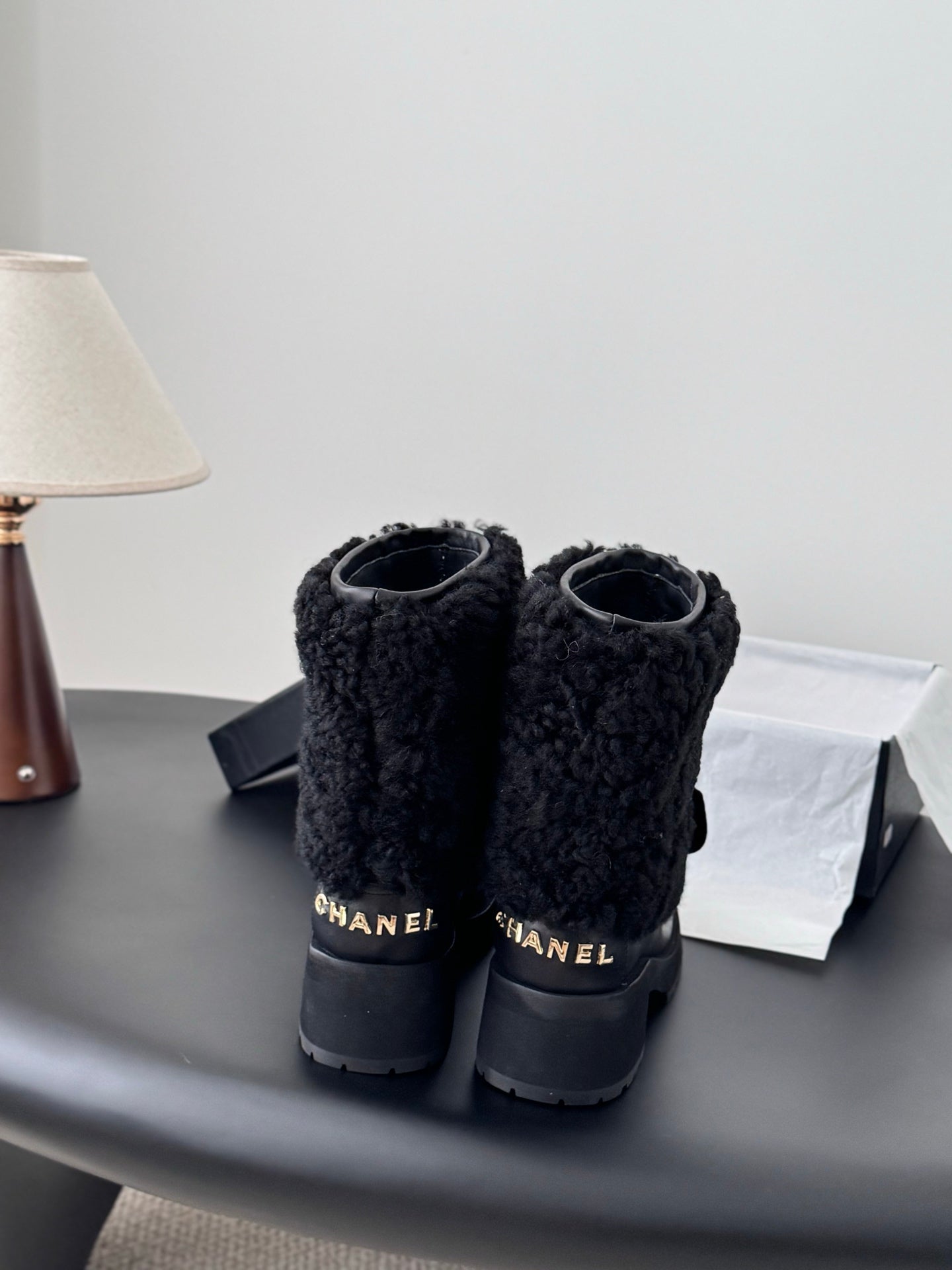 Chan 25fw plush boots with bow