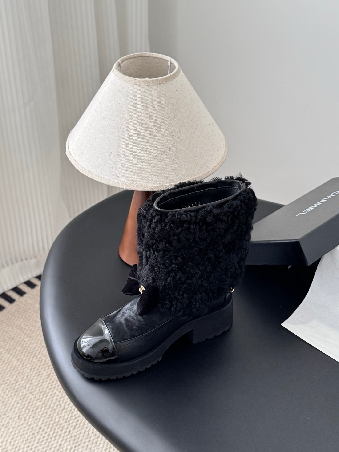 Chan 25fw plush boots with bow