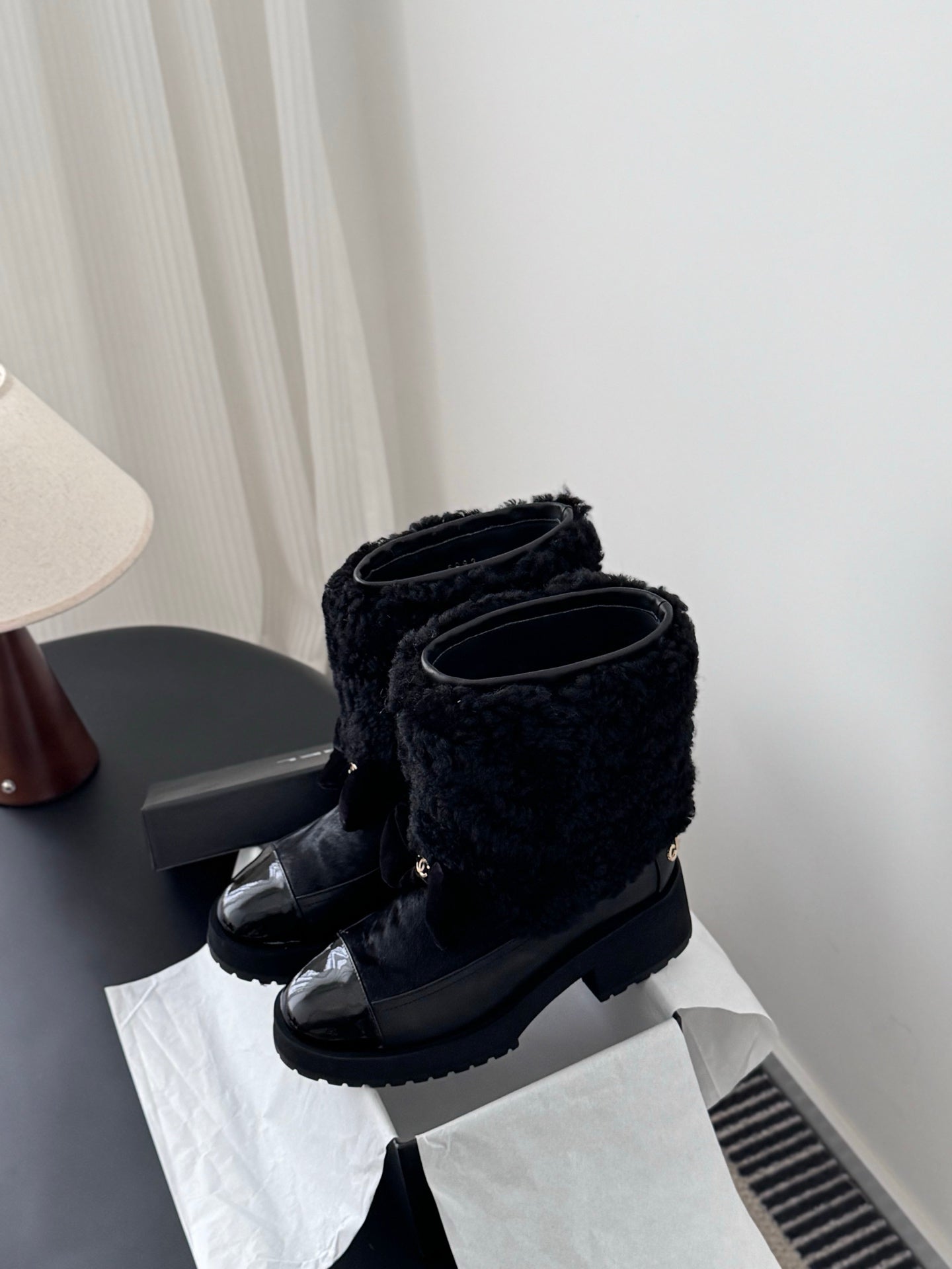 Chan 25fw plush boots with bow
