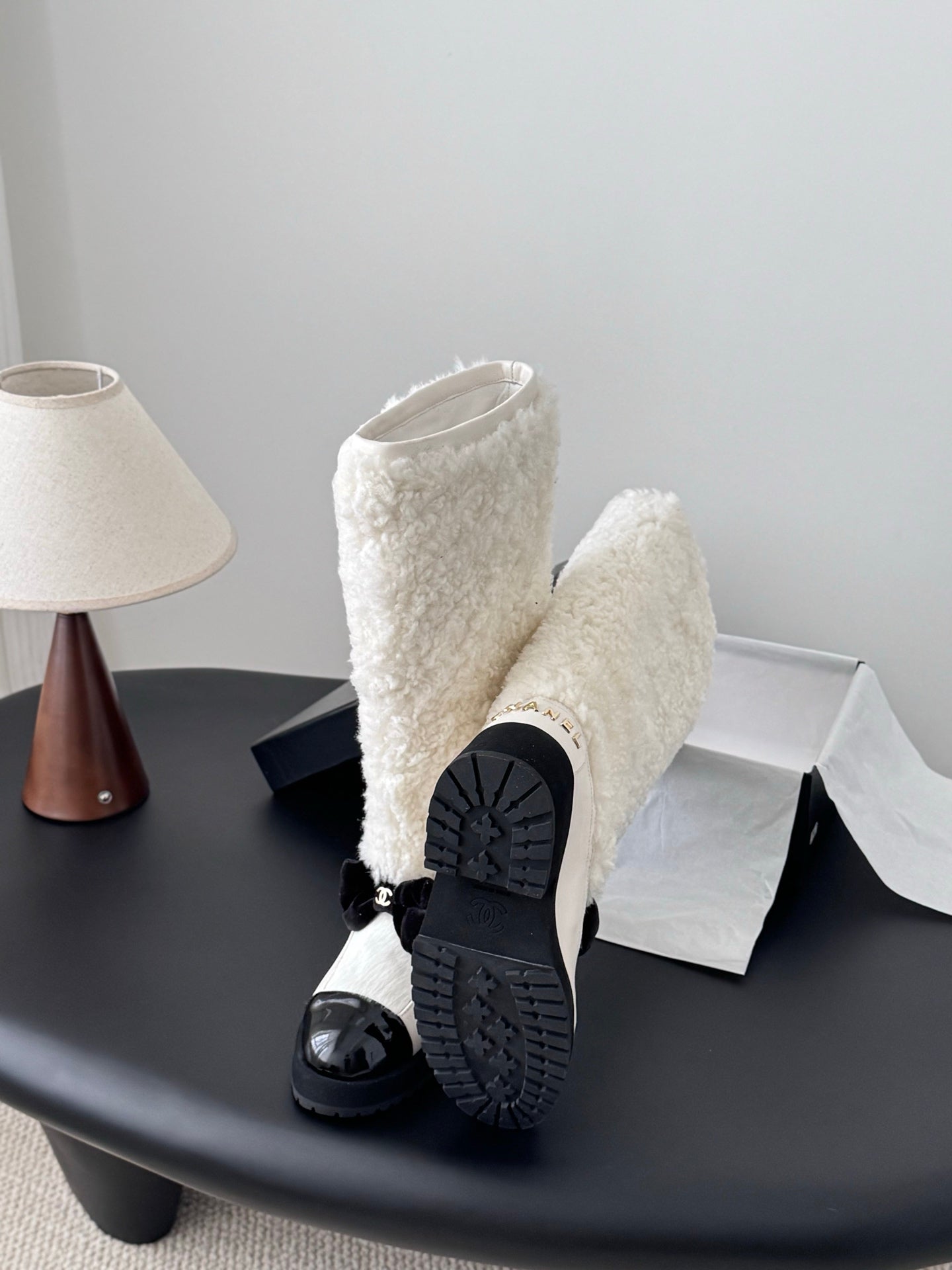 Chan 25fw plush half  boots with bow