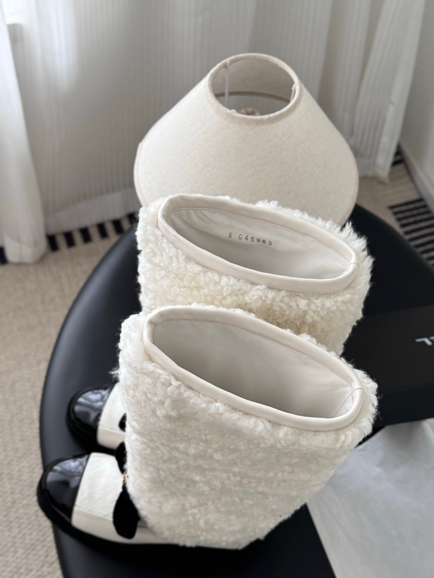 Chan 25fw plush half  boots with bow