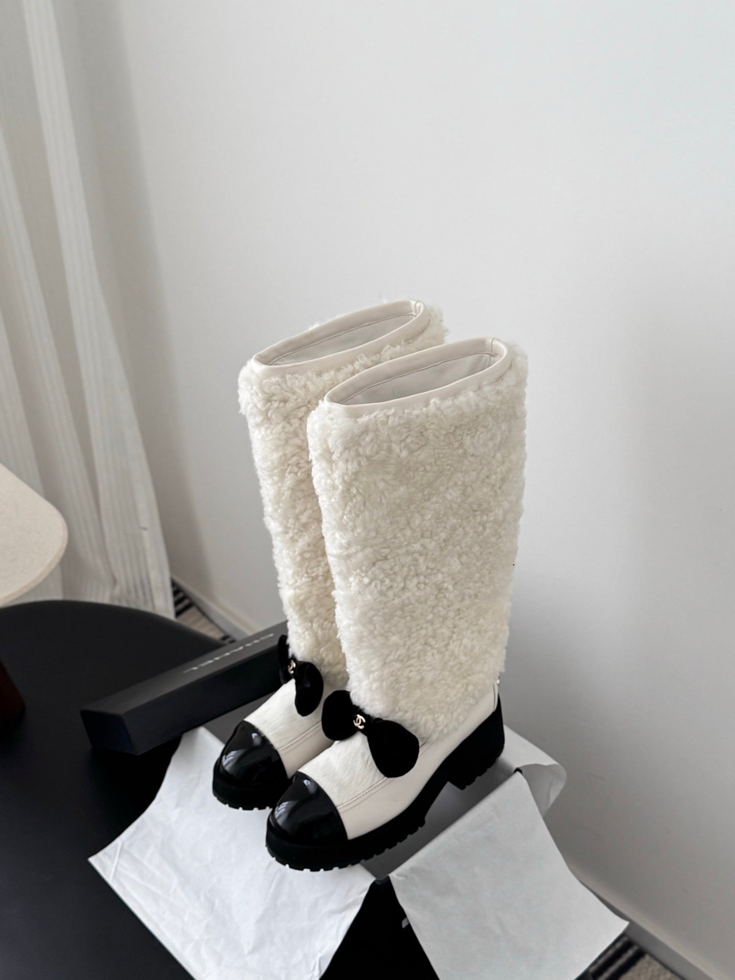 Chan 25fw plush half  boots with bow