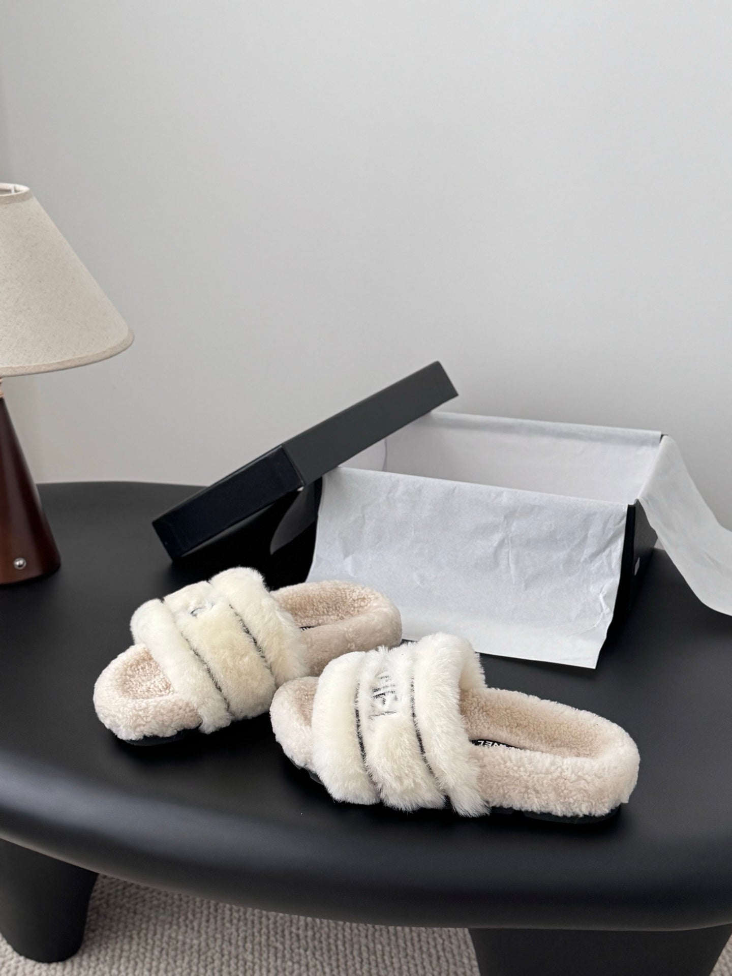 Chan 25fw fluffy slipper