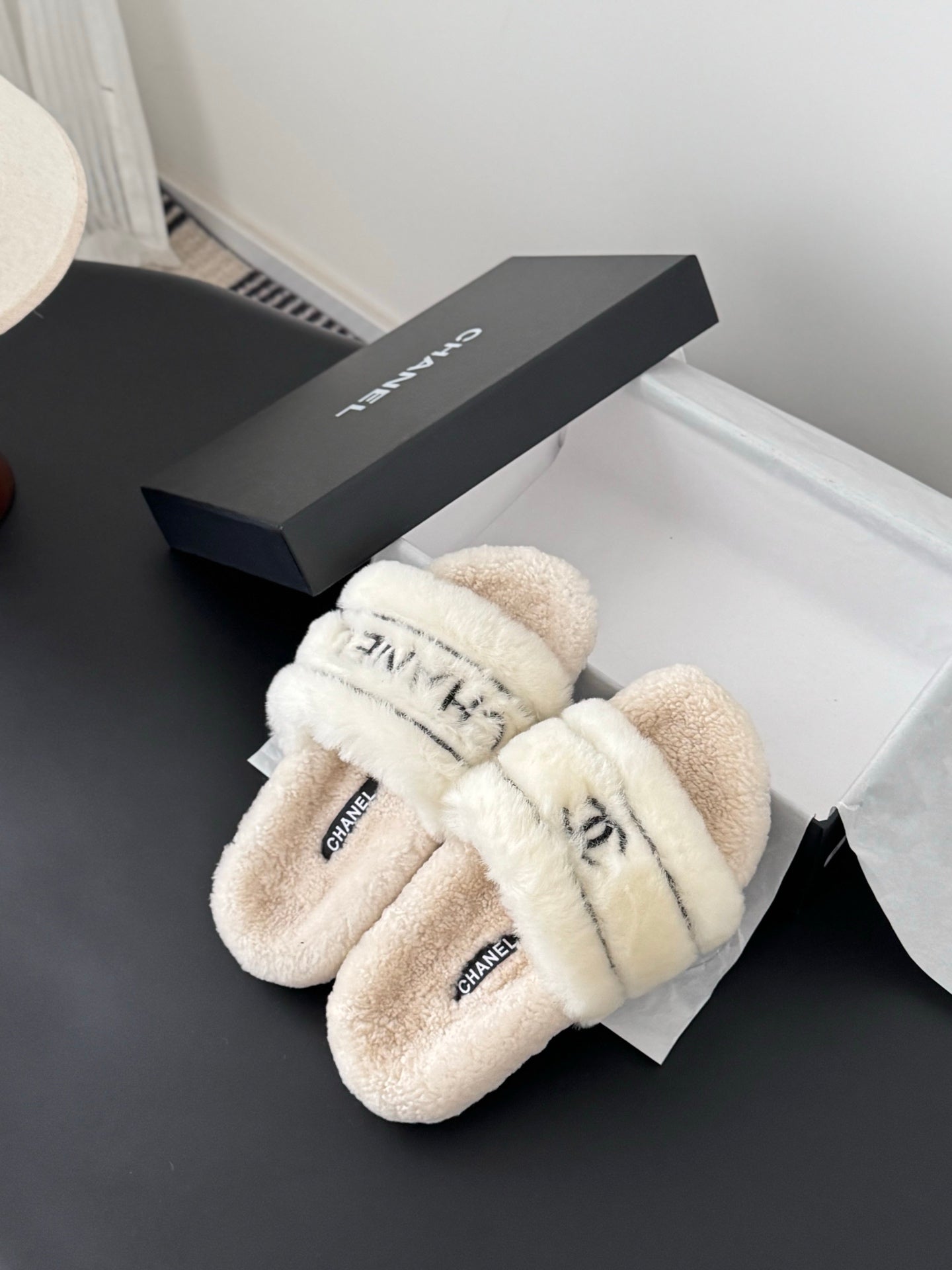 Chan 25fw fluffy slipper