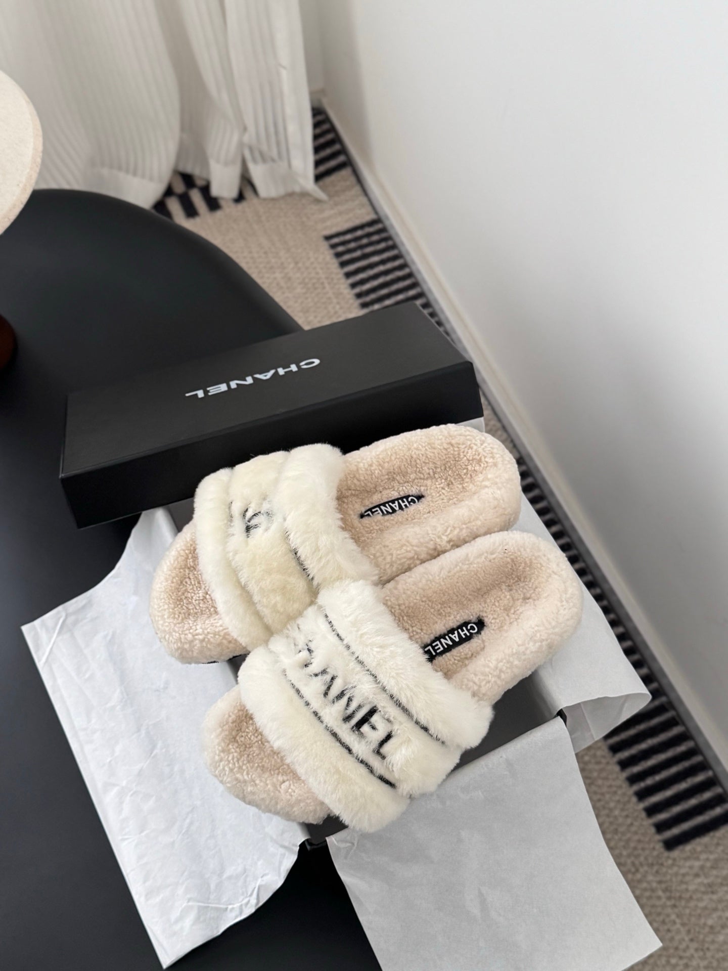 Chan 25fw fluffy slipper