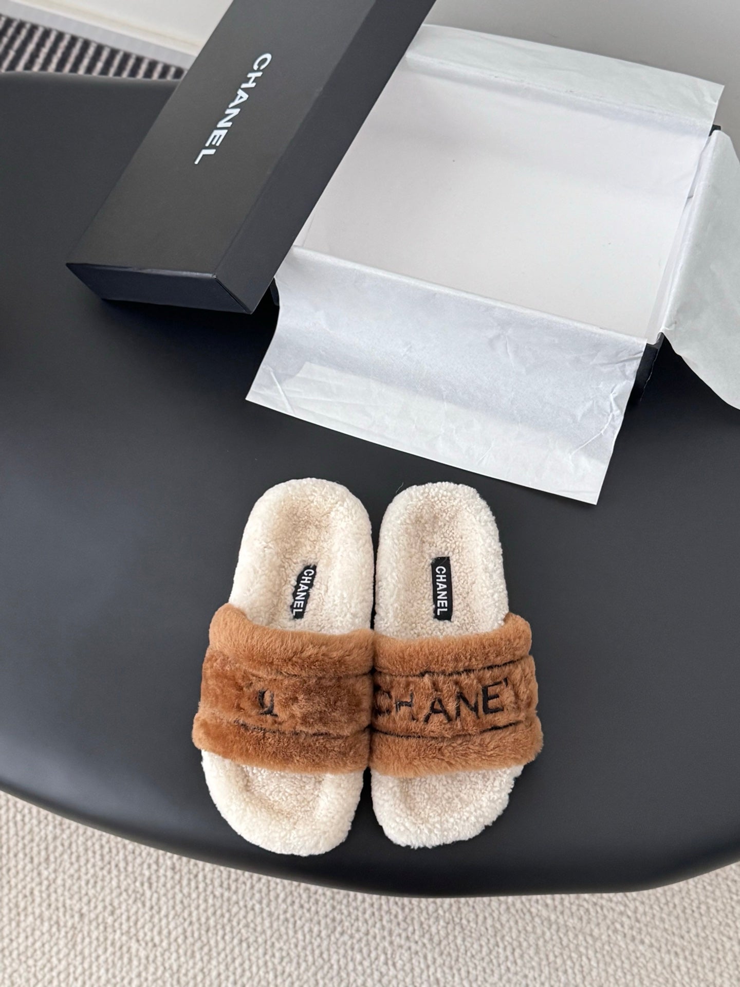 Chan 25fw fluffy slipper