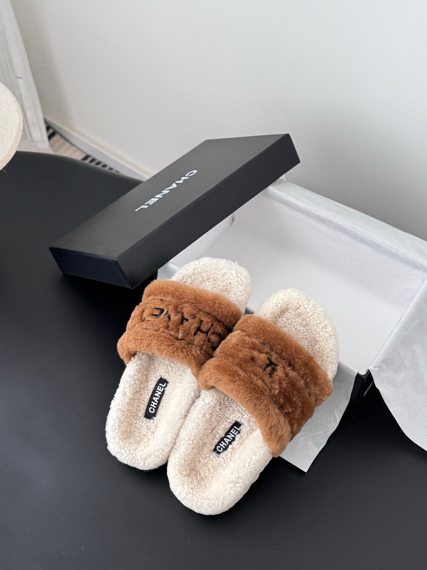Chan 25fw fluffy slipper