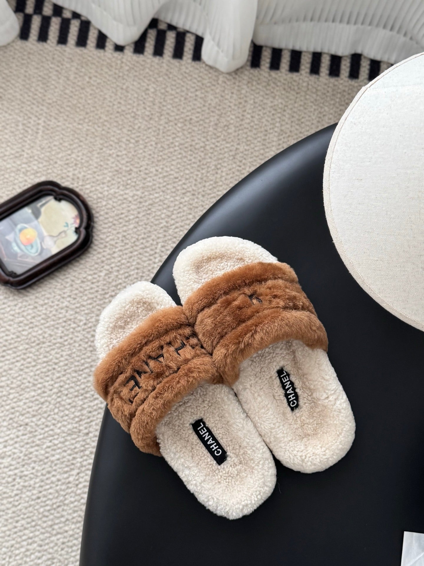 Chan 25fw fluffy slipper