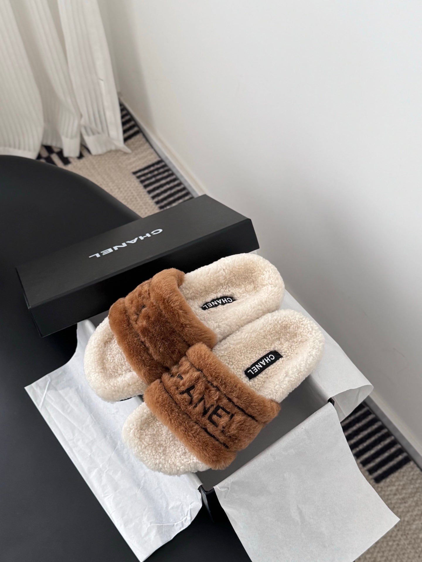 Chan 25fw fluffy slipper