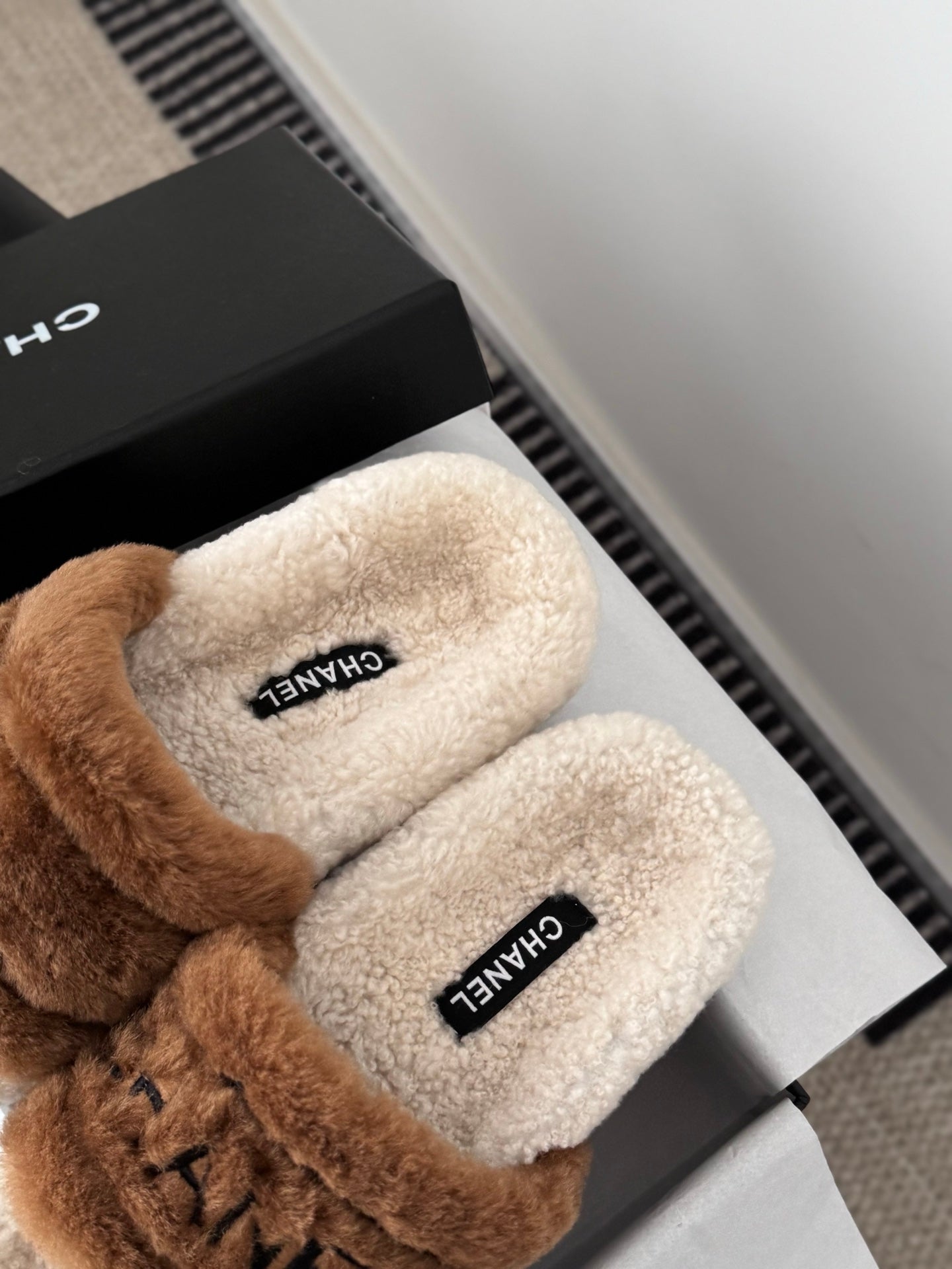 Chan 25fw fluffy slipper