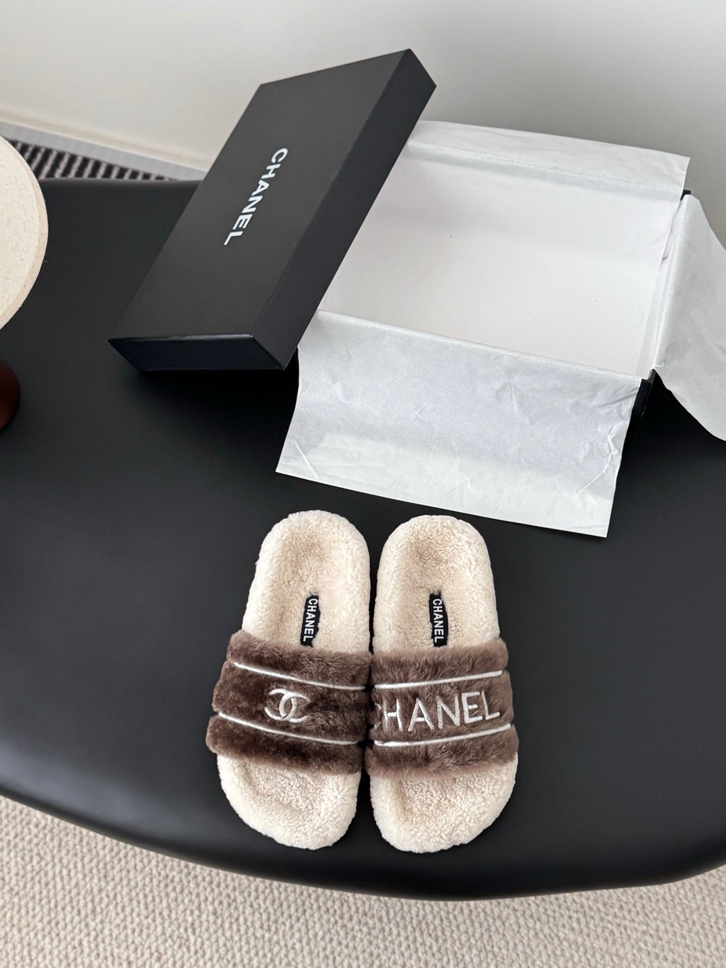 Chan 25fw fluffy slipper