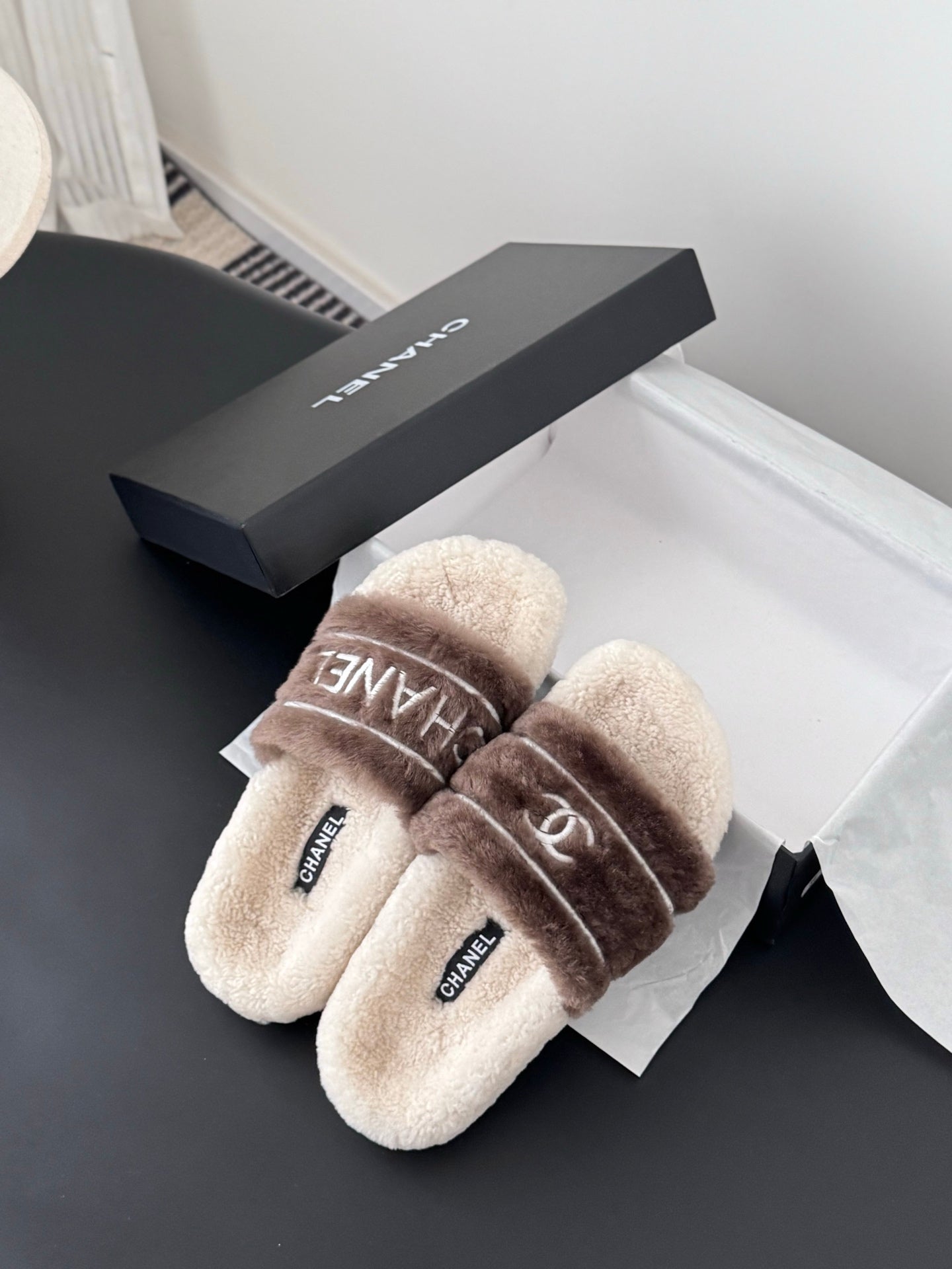 Chan 25fw fluffy slipper