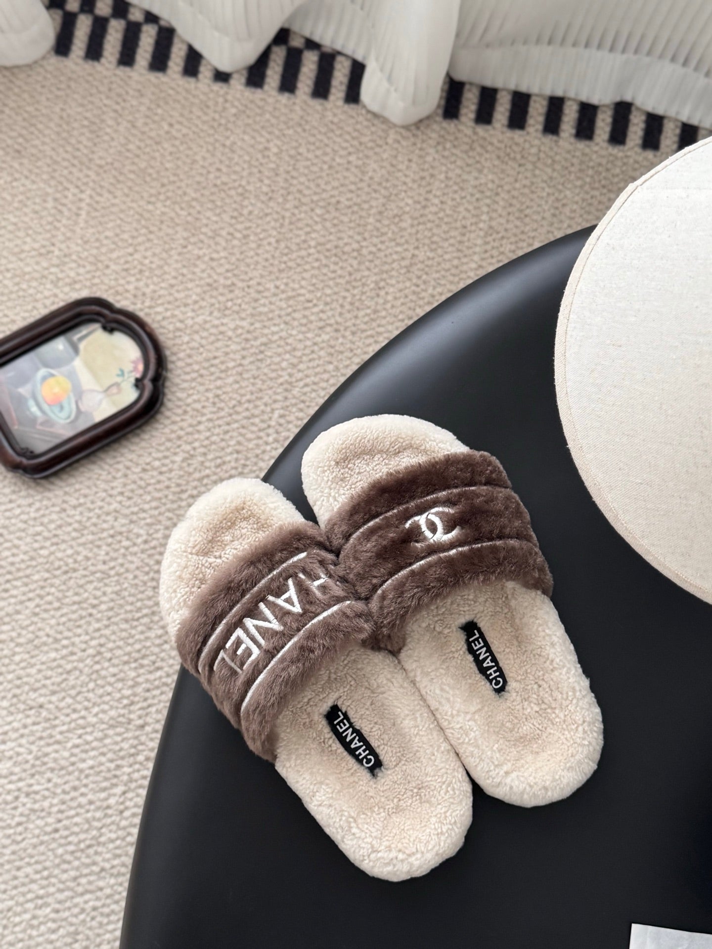 Chan 25fw fluffy slipper