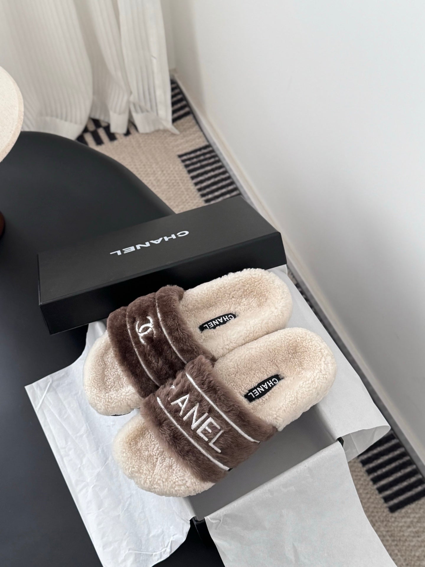 Chan 25fw fluffy slipper