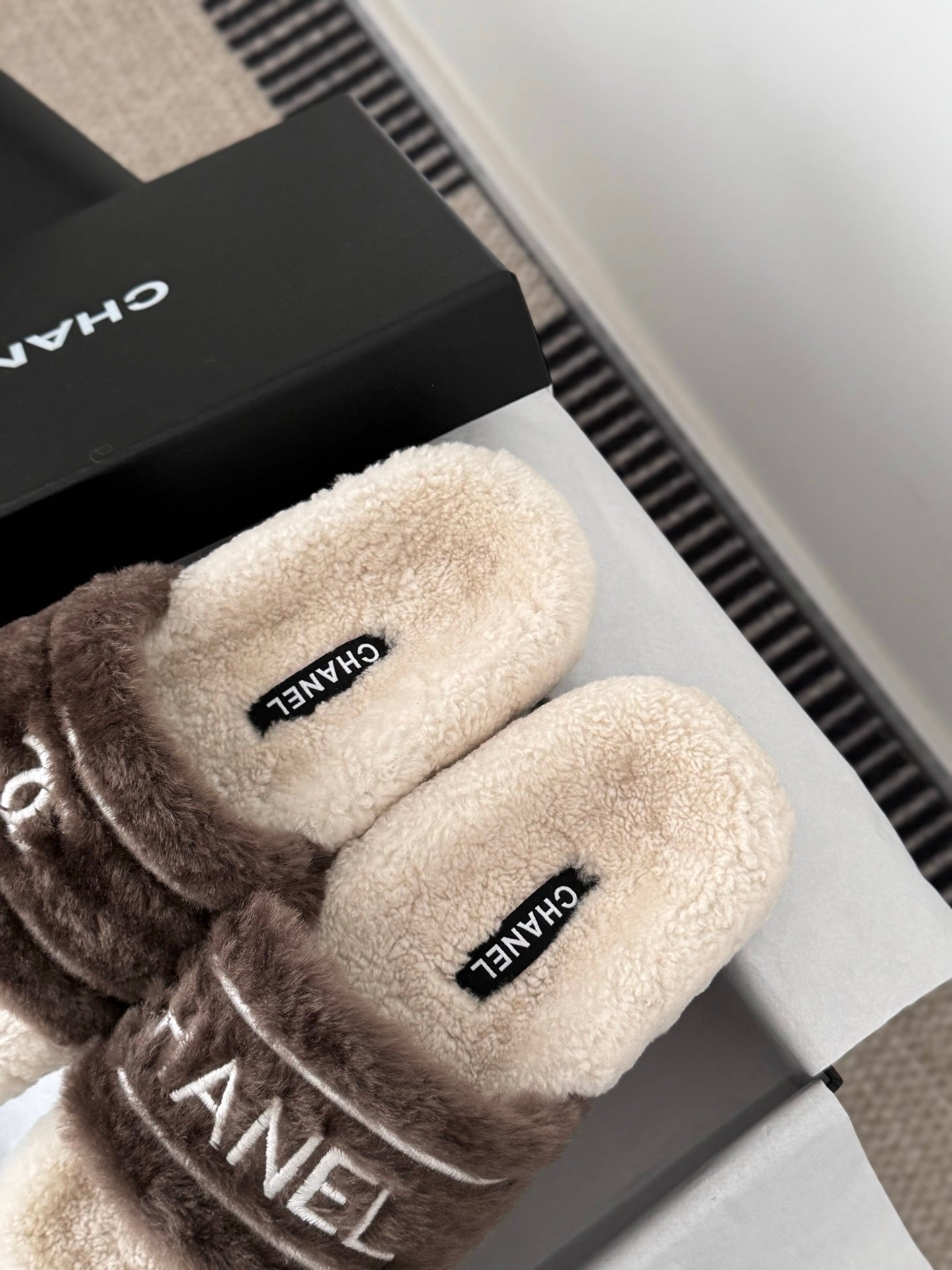 Chan 25fw fluffy slipper