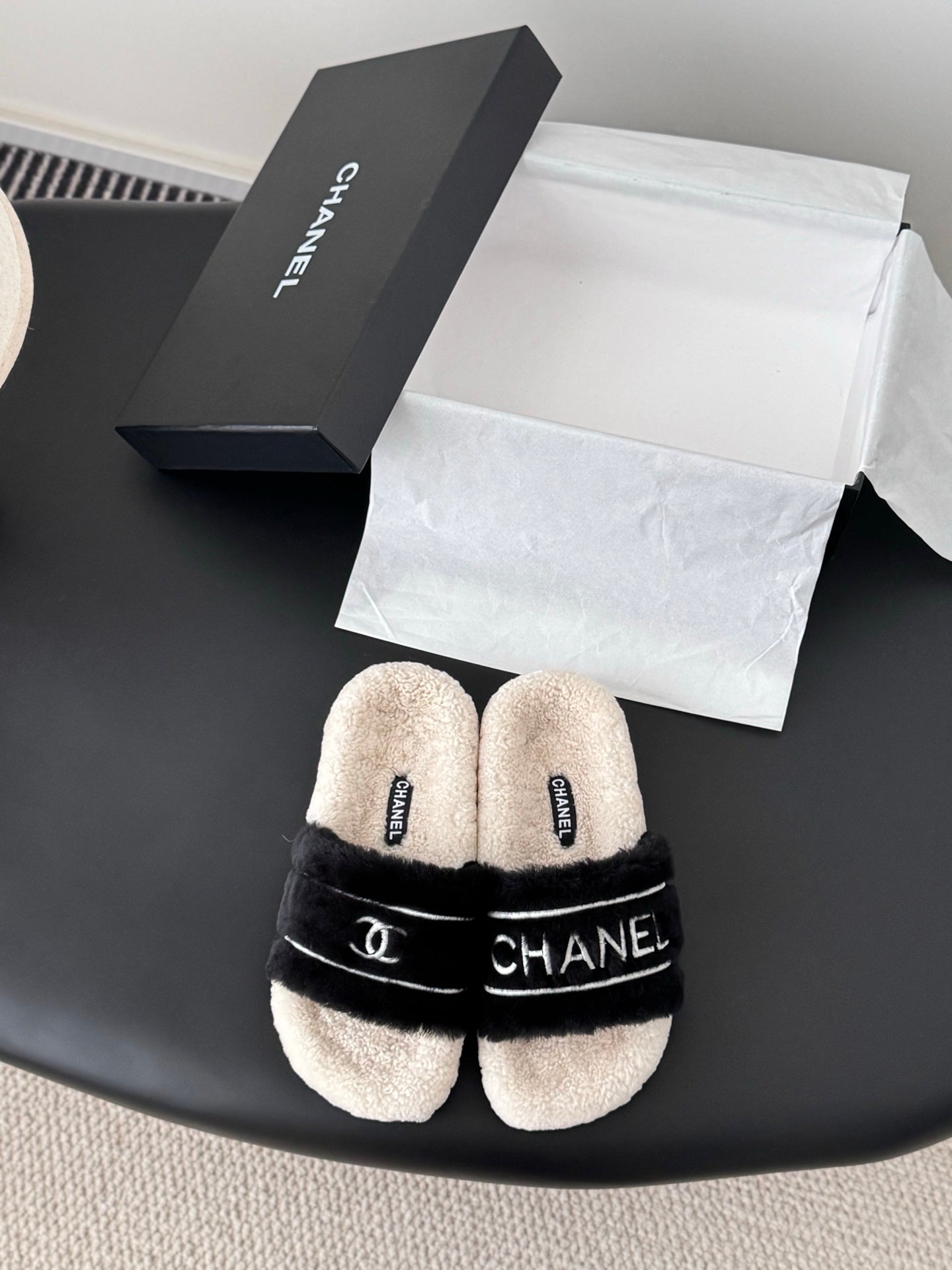 Chan 25fw fluffy slipper
