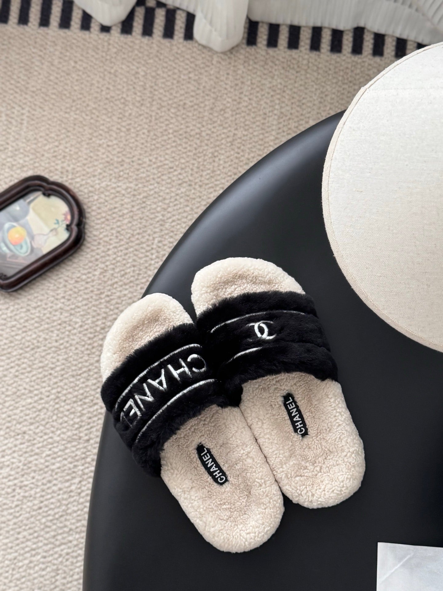 Chan 25fw fluffy slipper