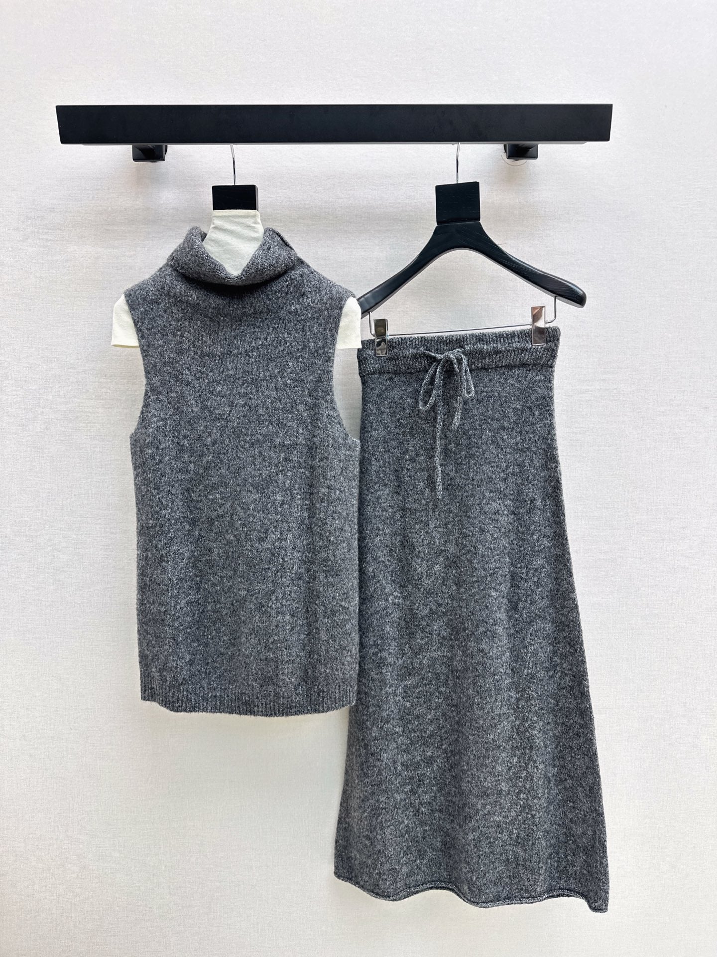 Loro NEW knitted suit