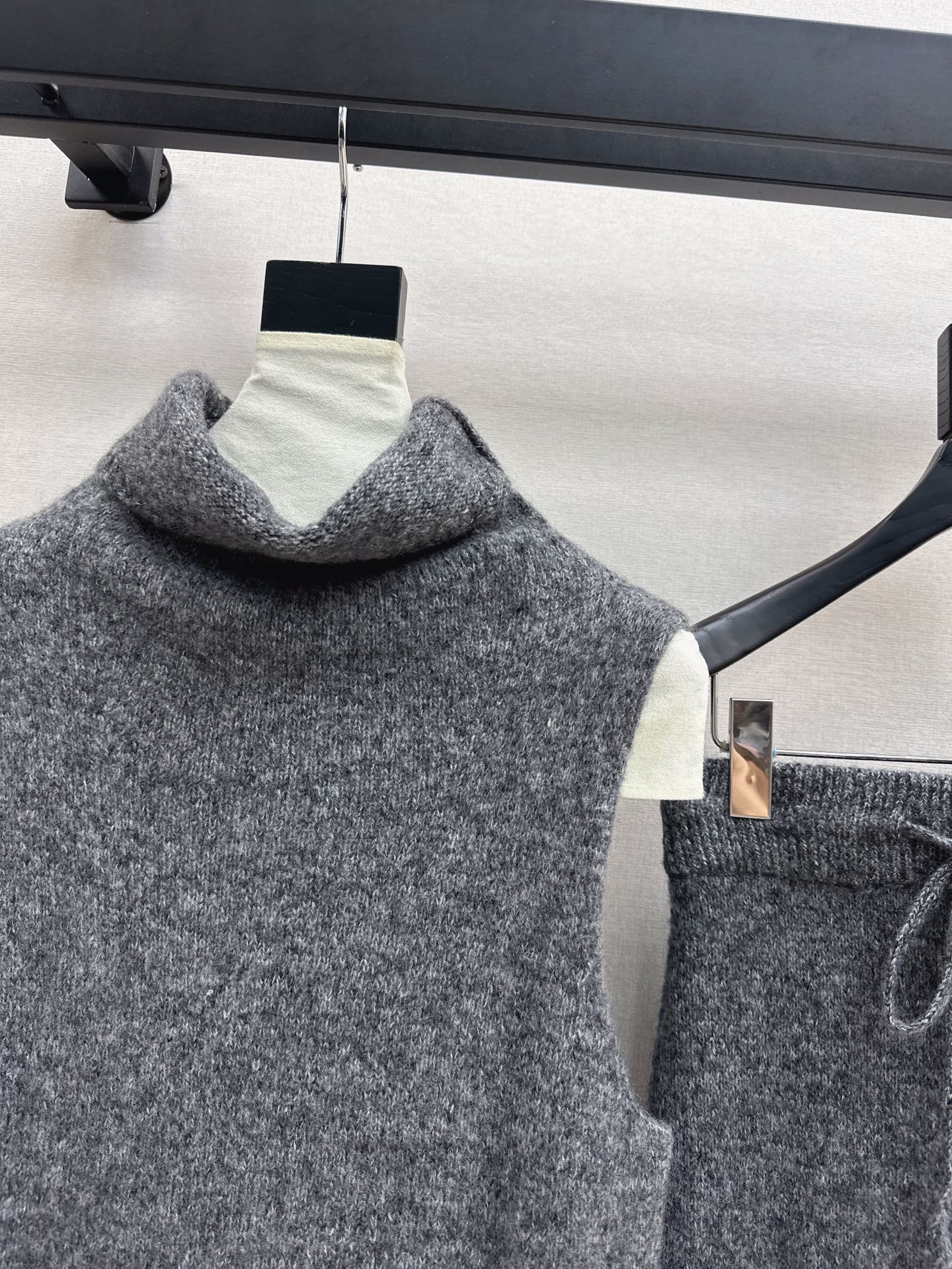 Loro NEW knitted suit