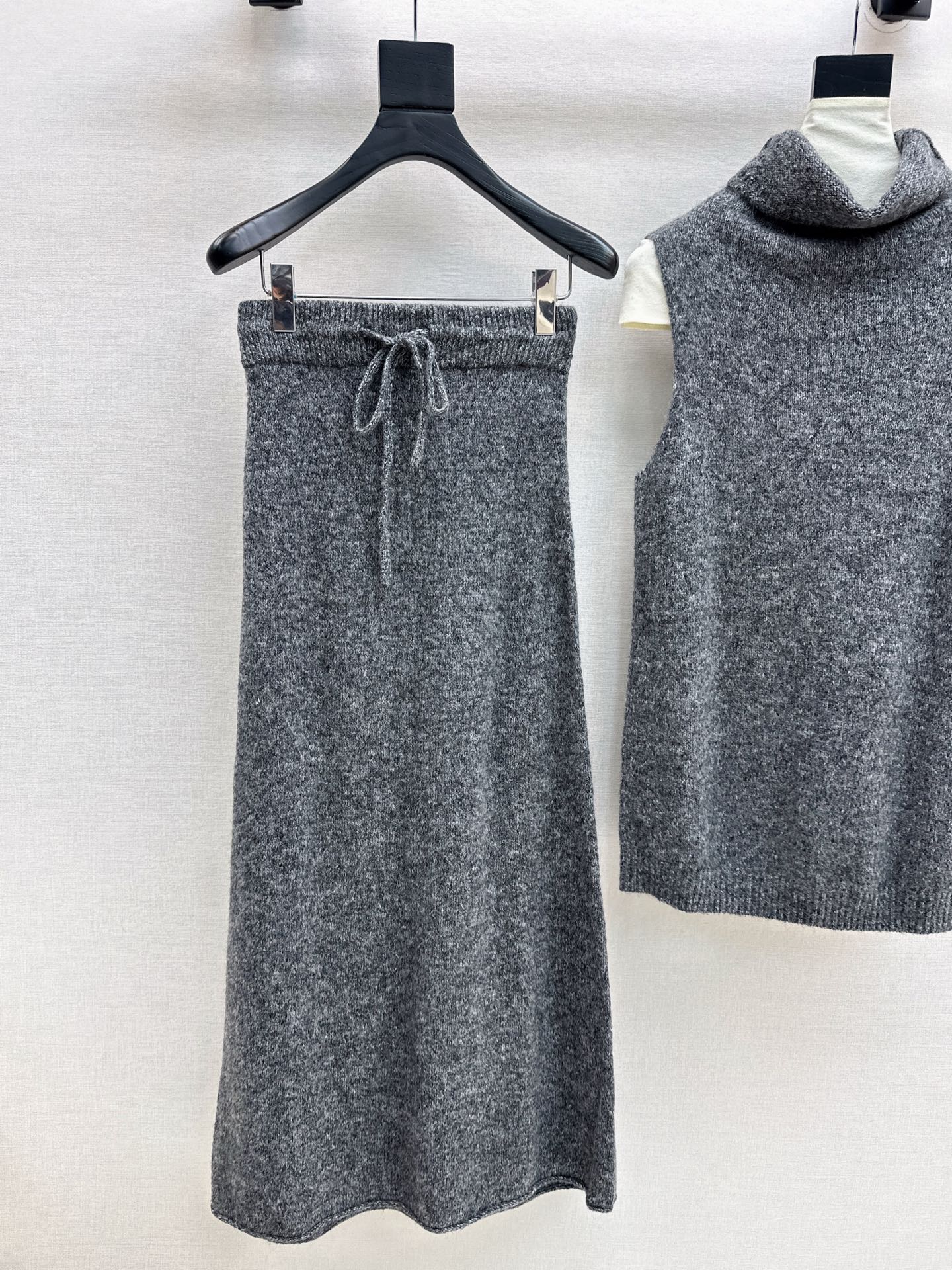 Loro NEW knitted suit