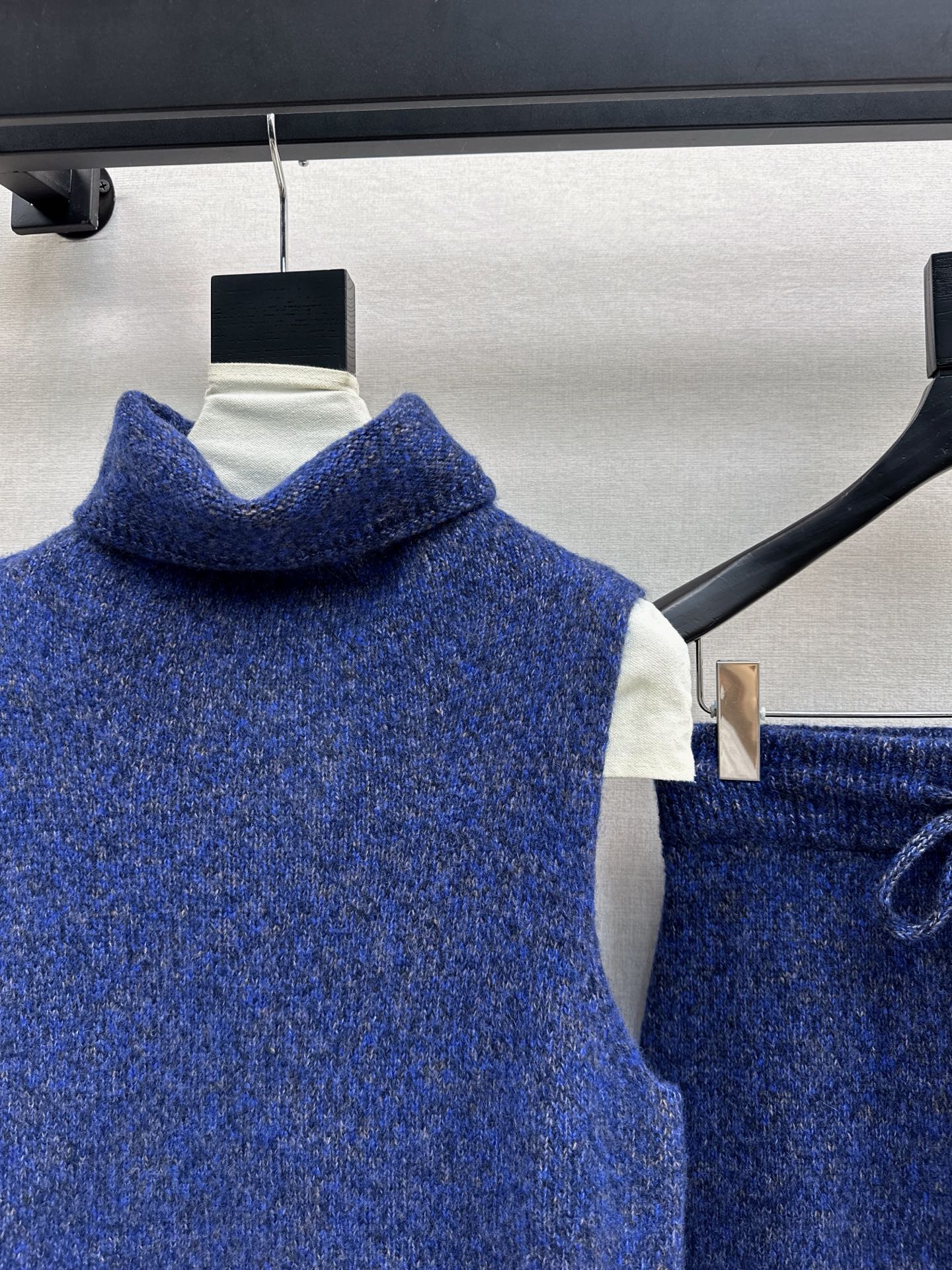 Loro NEW knitted suit