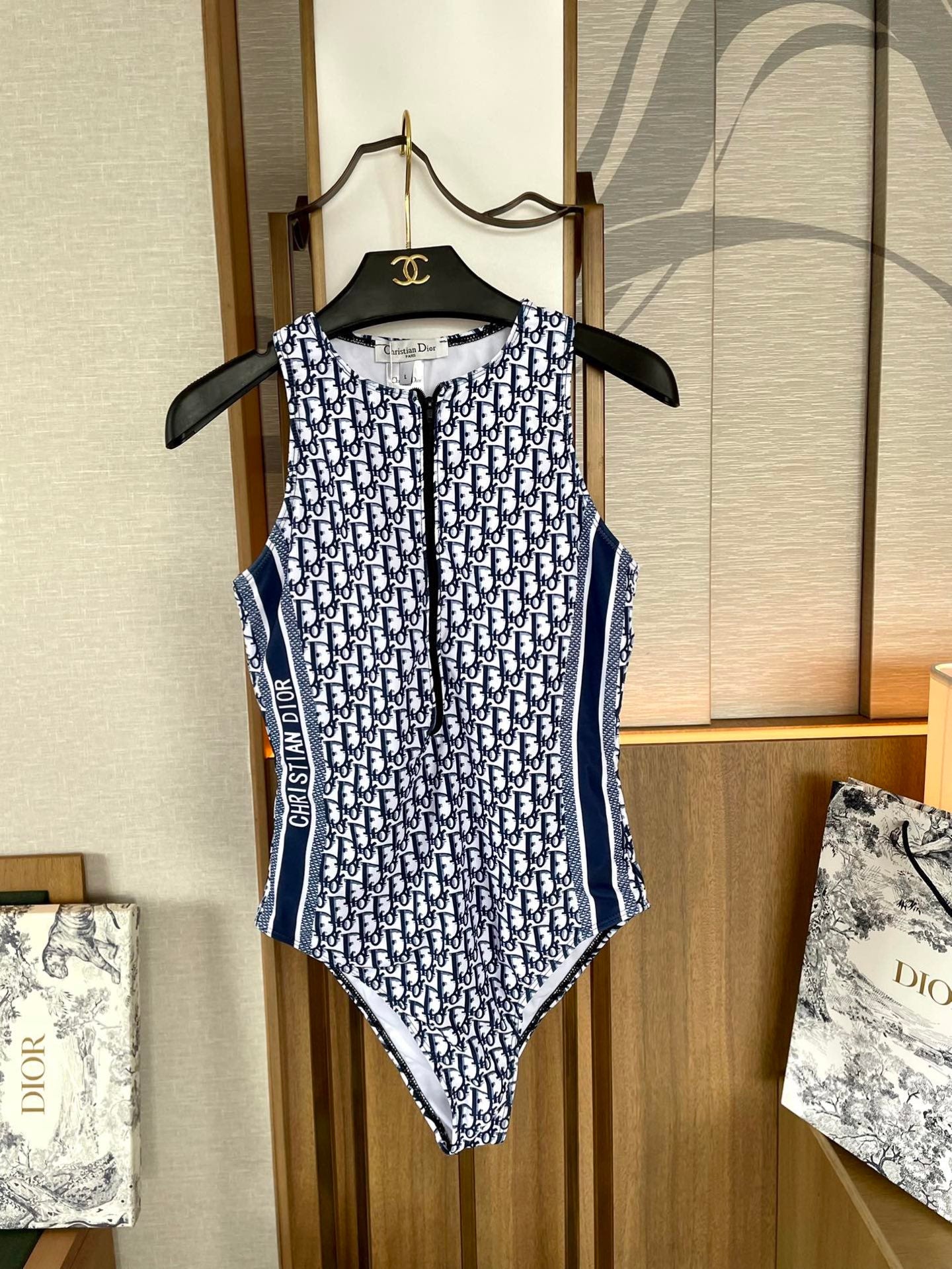 New style L swimsuit