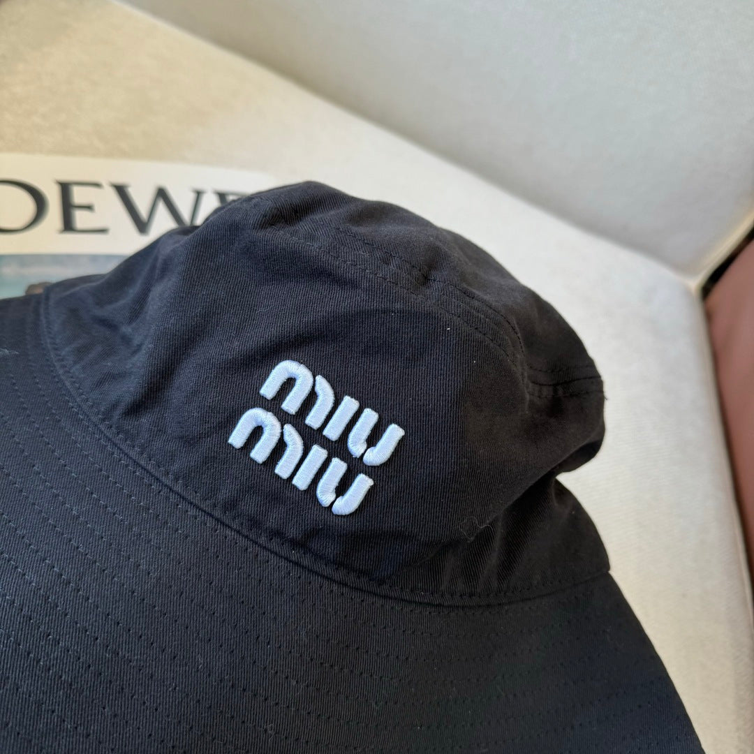 Miu New bucket hat
