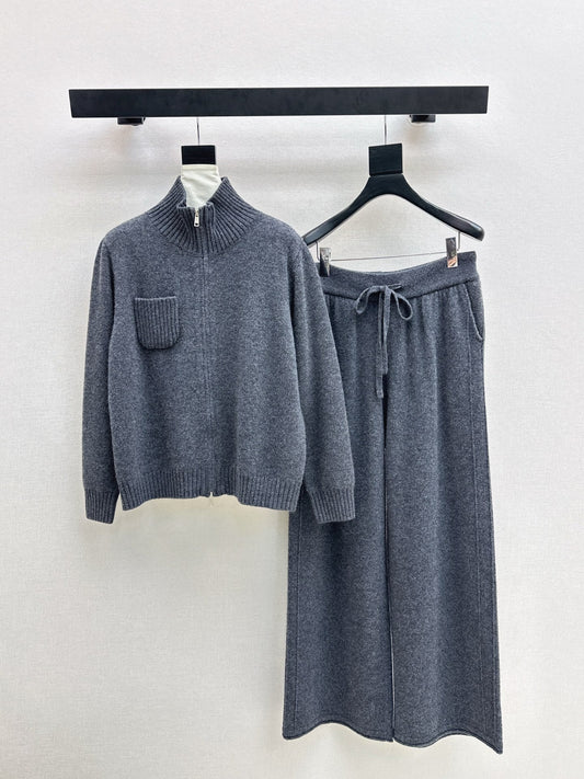 Brun NEW knitted suit