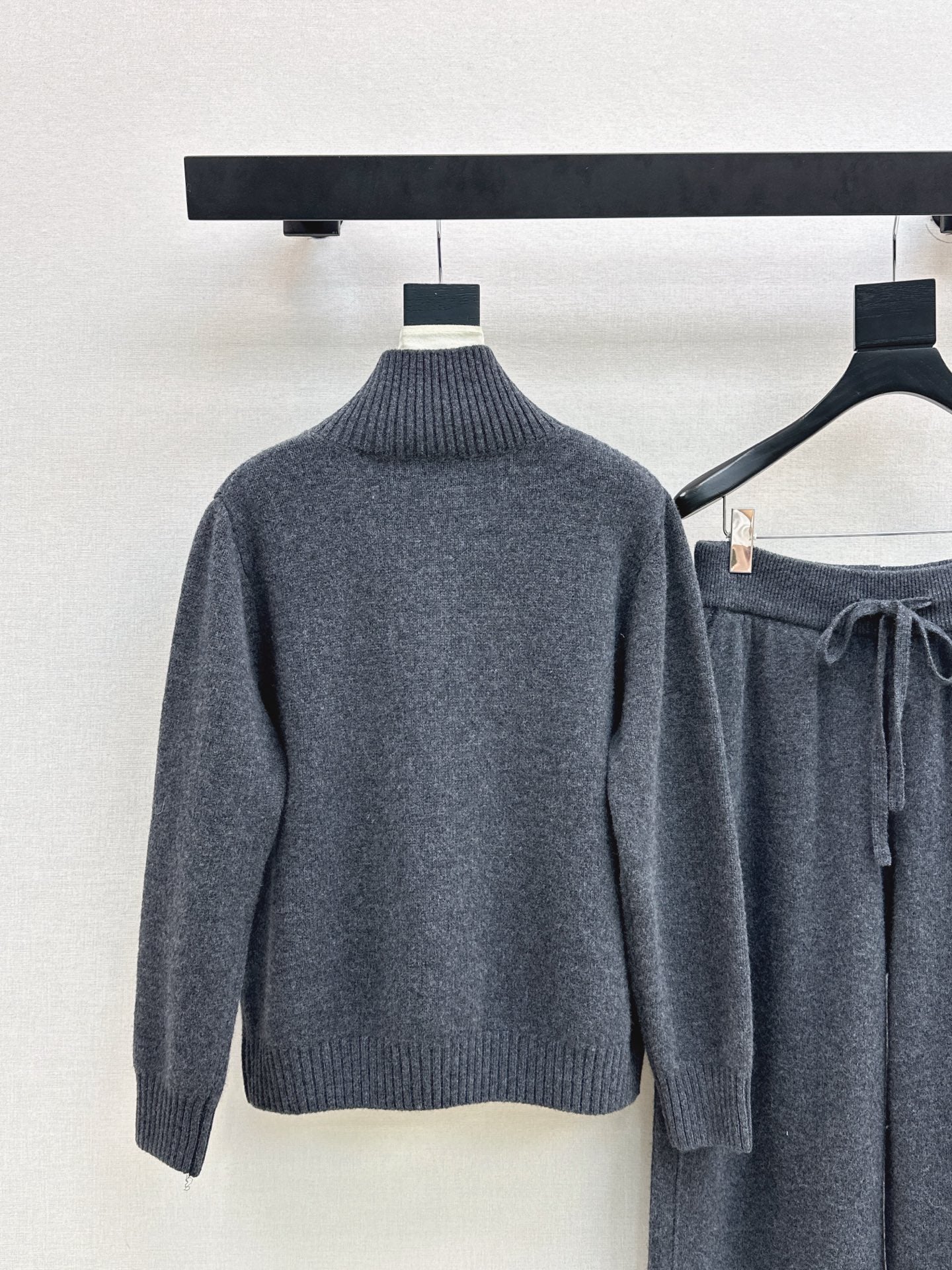 Brun NEW knitted suit