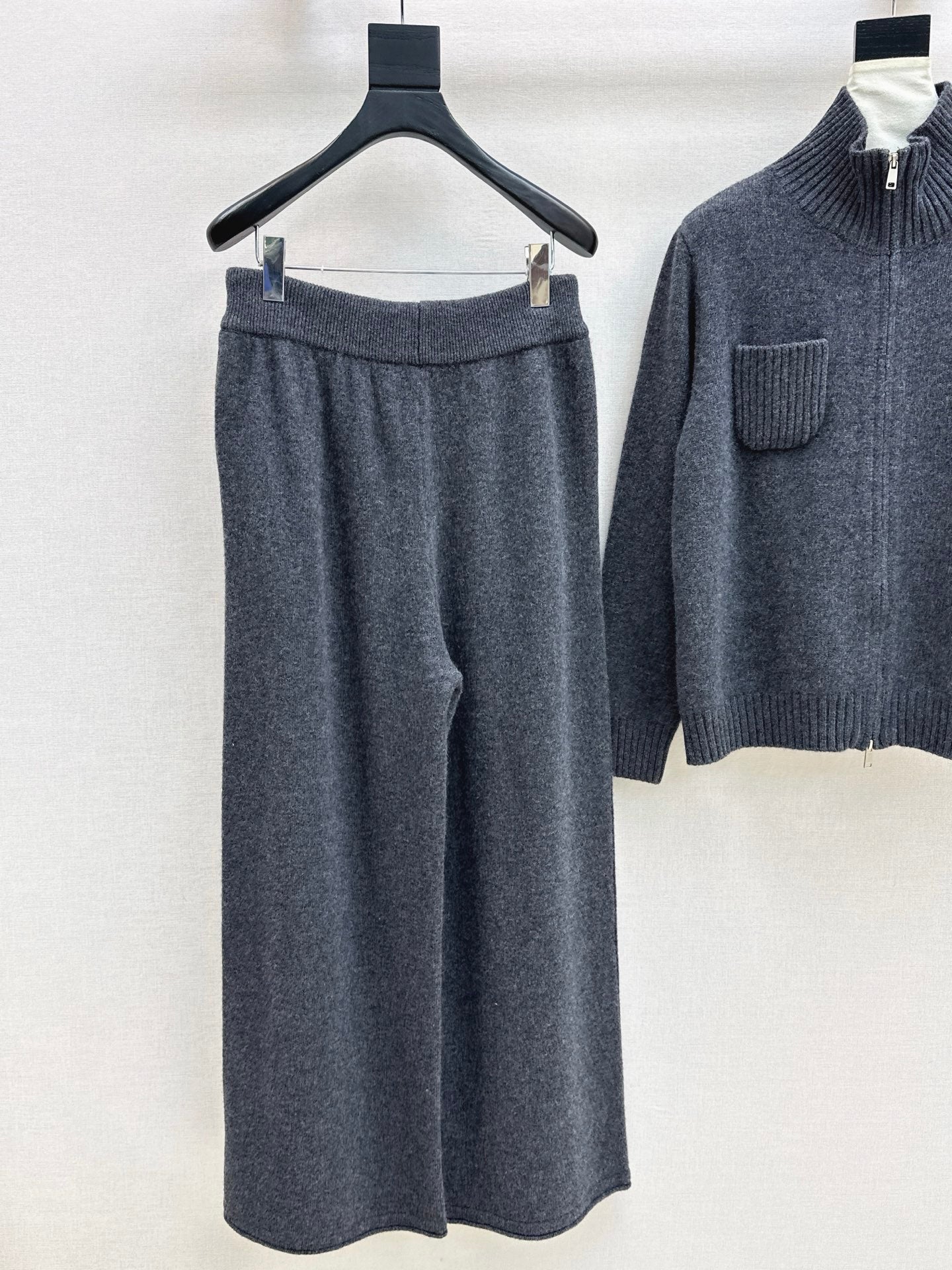 Brun NEW knitted suit