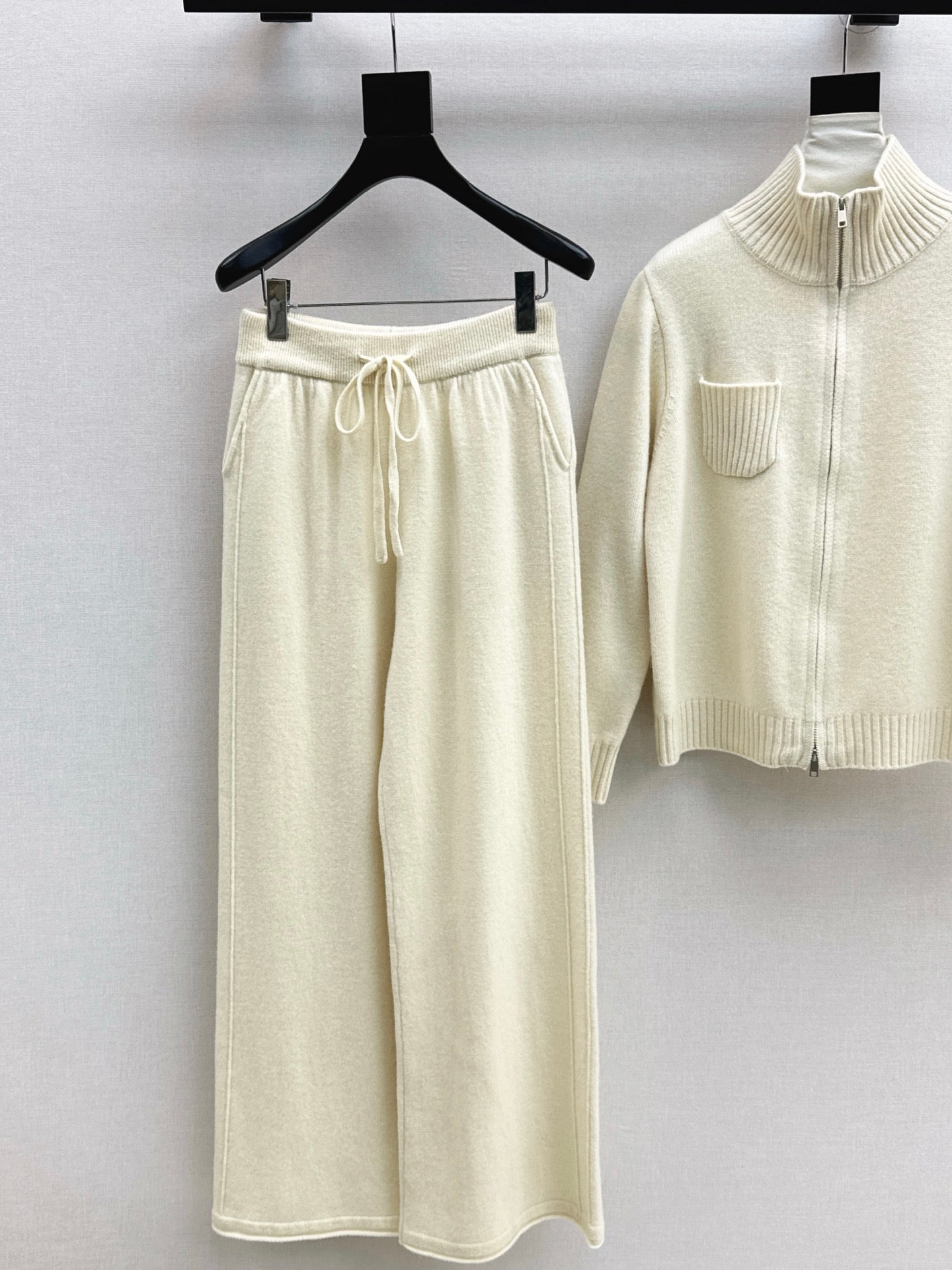 Brun NEW knitted suit