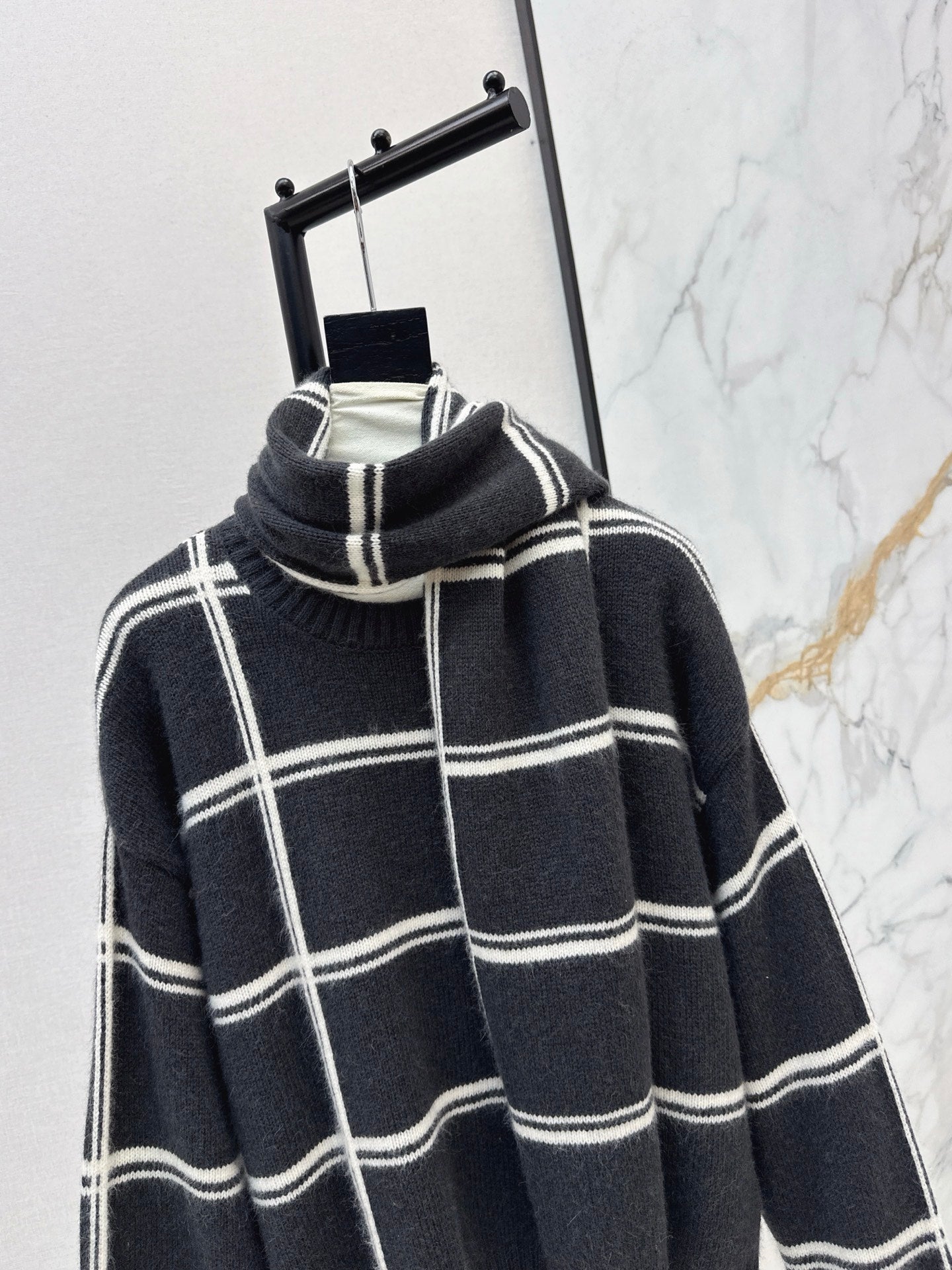 Brun NEW striped sweater + scarf