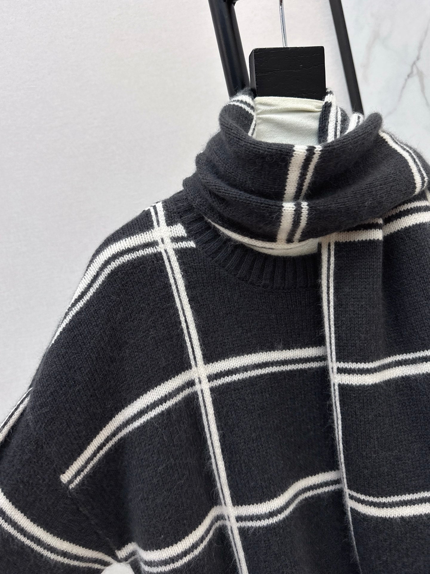 Brun NEW striped sweater + scarf