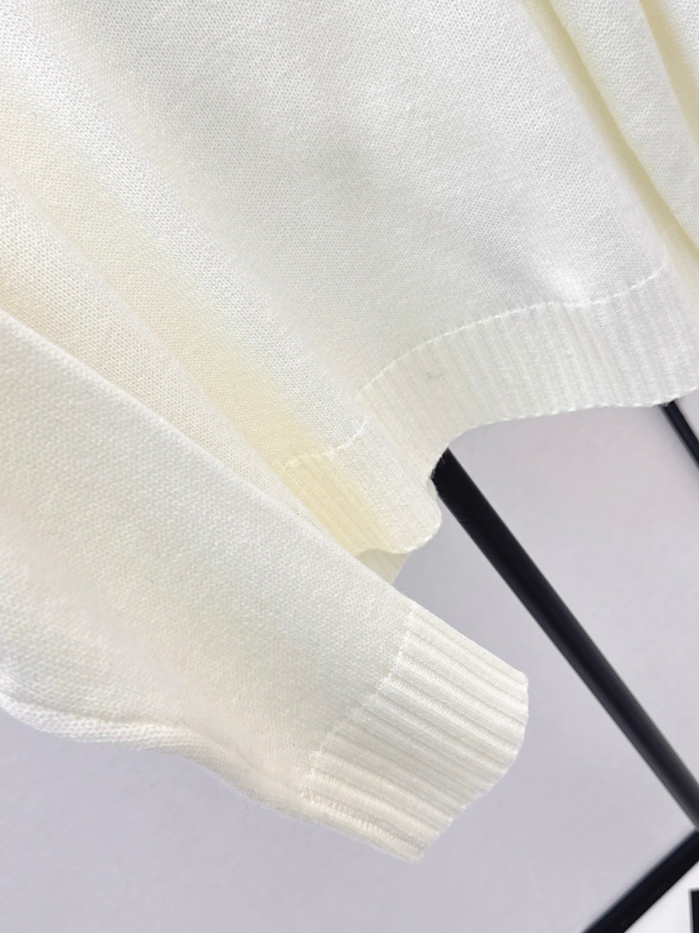 Loe NEW Embroidered sweater