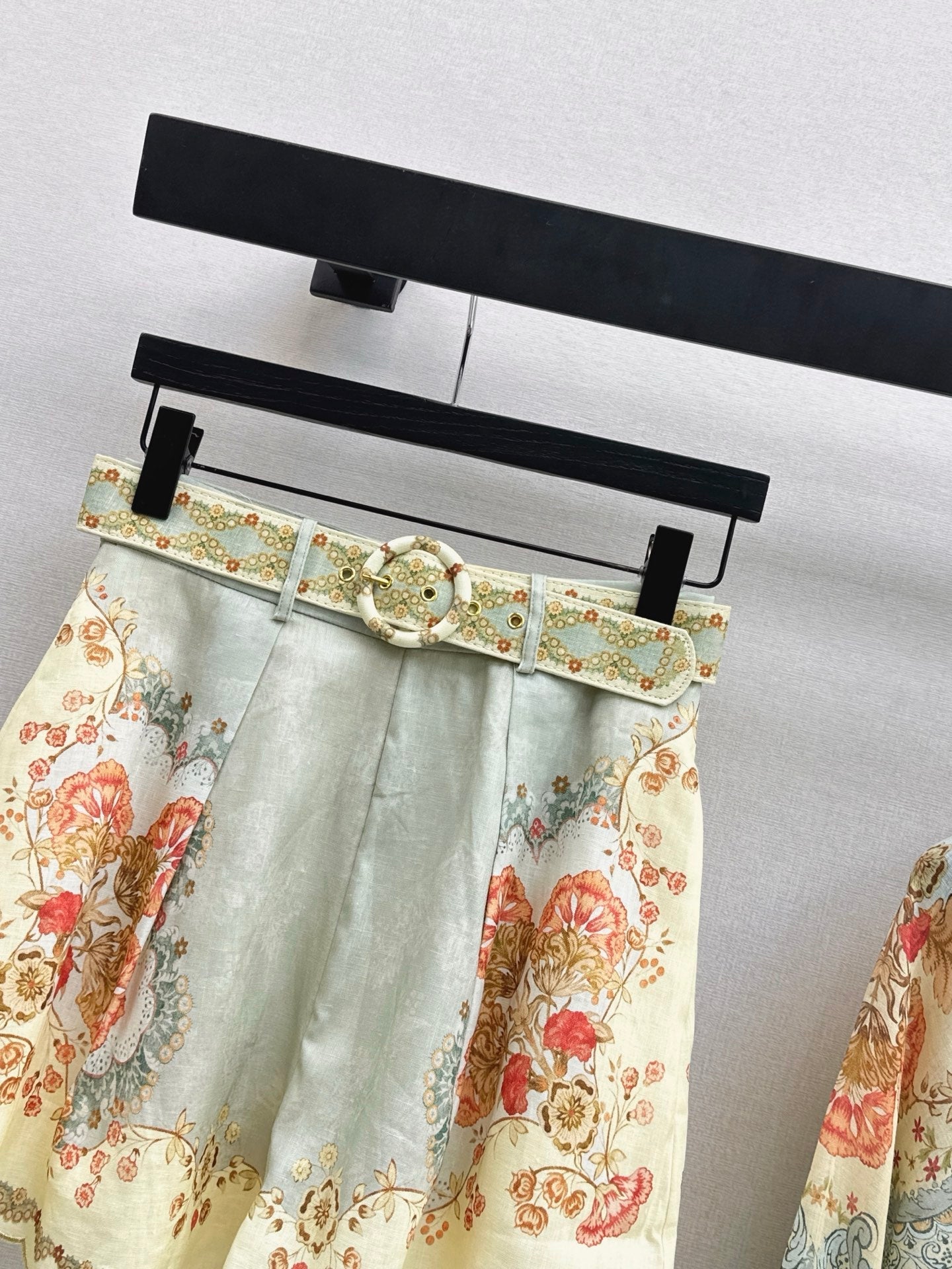 Zimm NEW flower print belted short