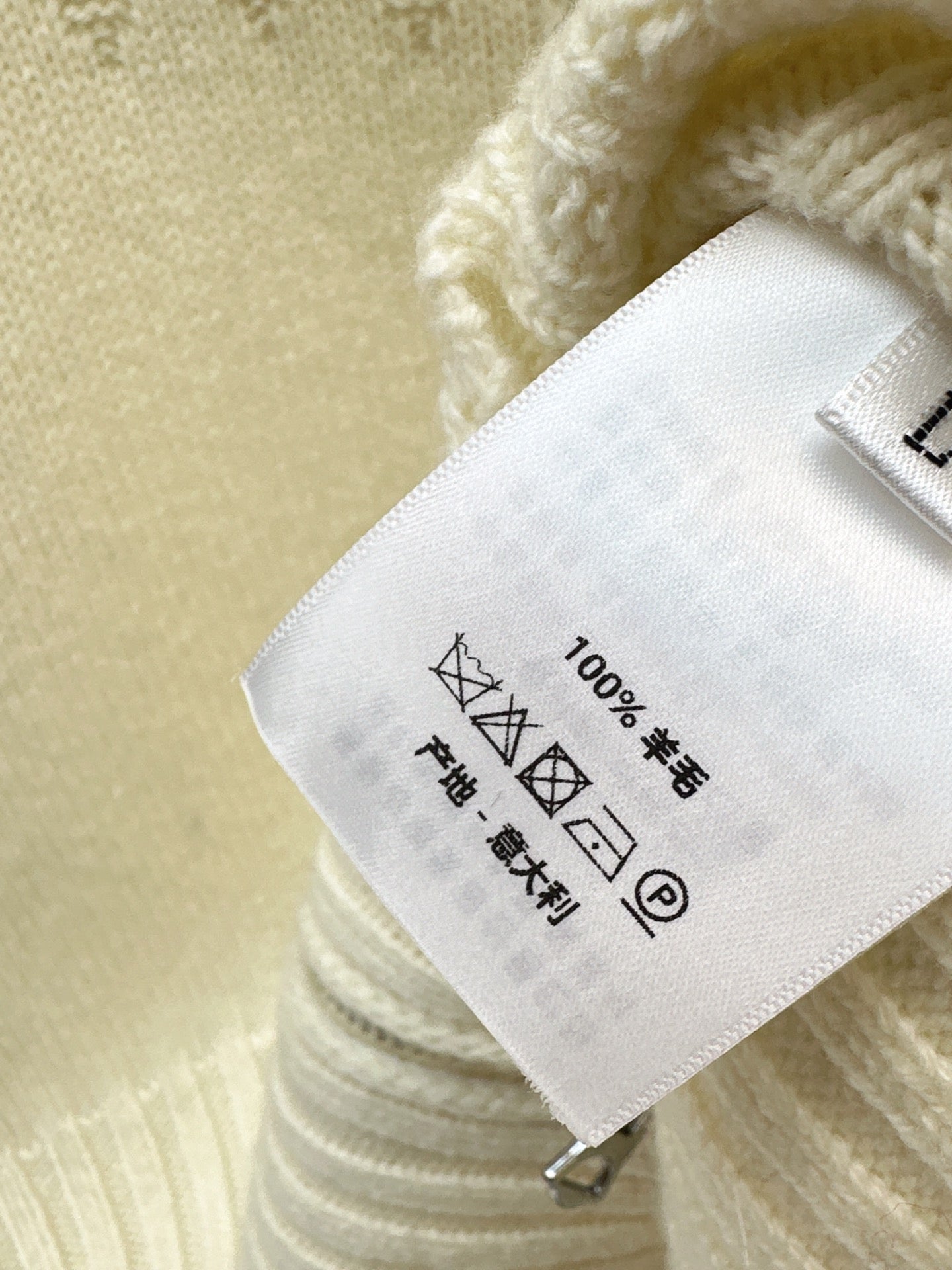 Loe NEW Zippered sweater jacket