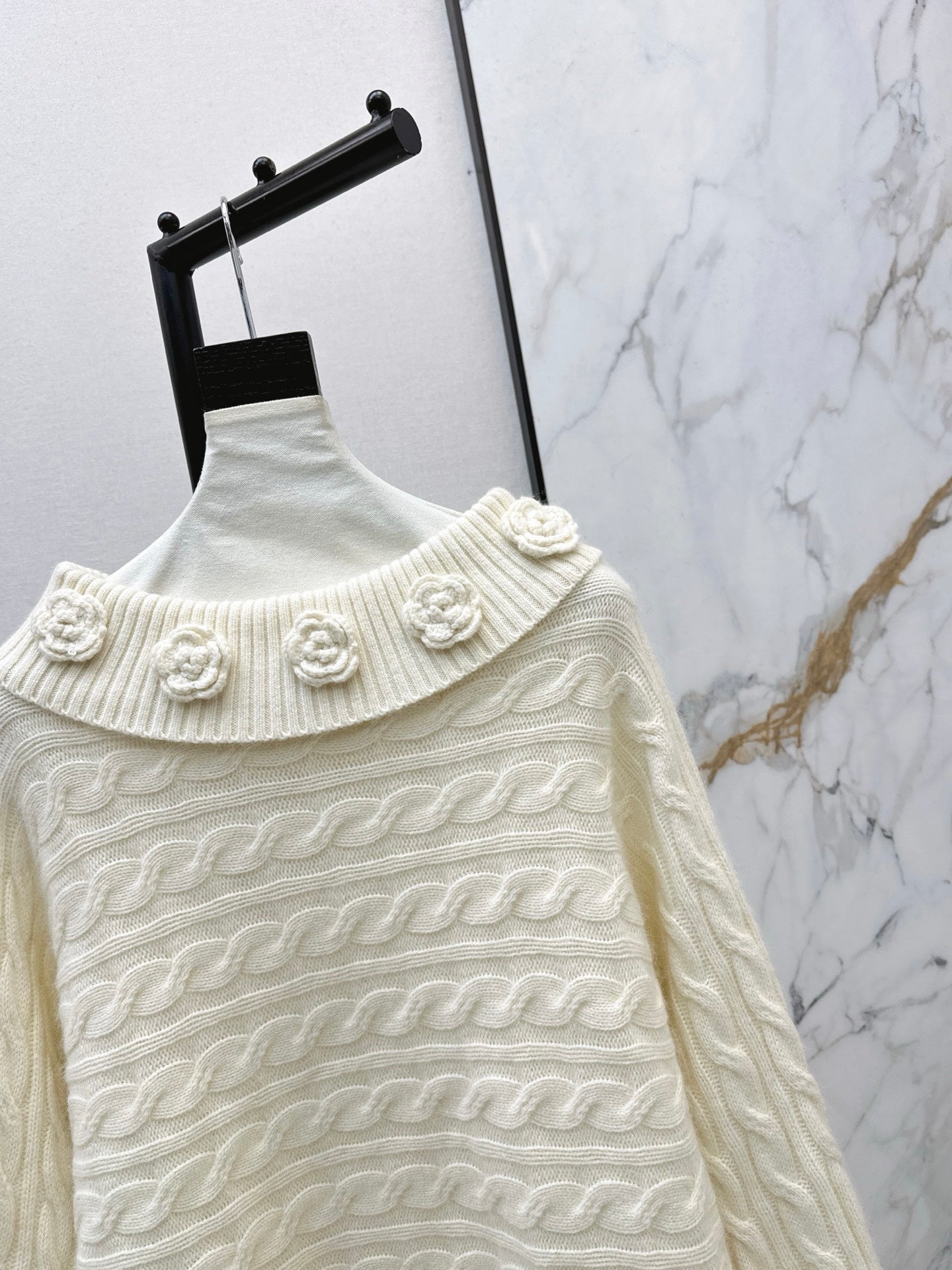 Chan NEW Off-shoulder sweater