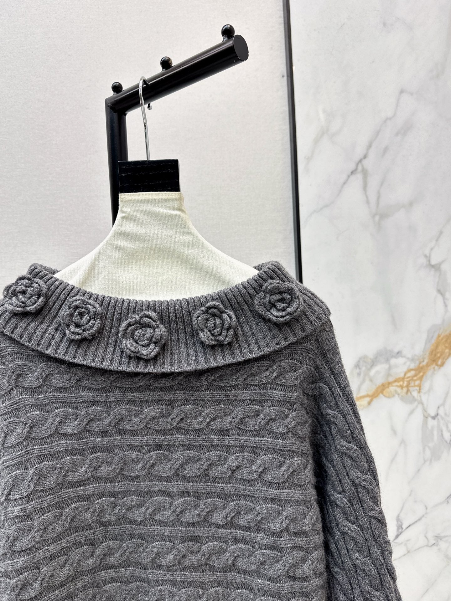 Chan NEW Off-shoulder sweater