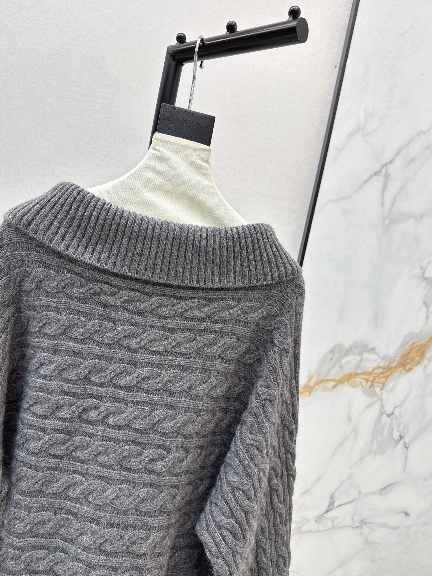 Chan NEW Off-shoulder sweater