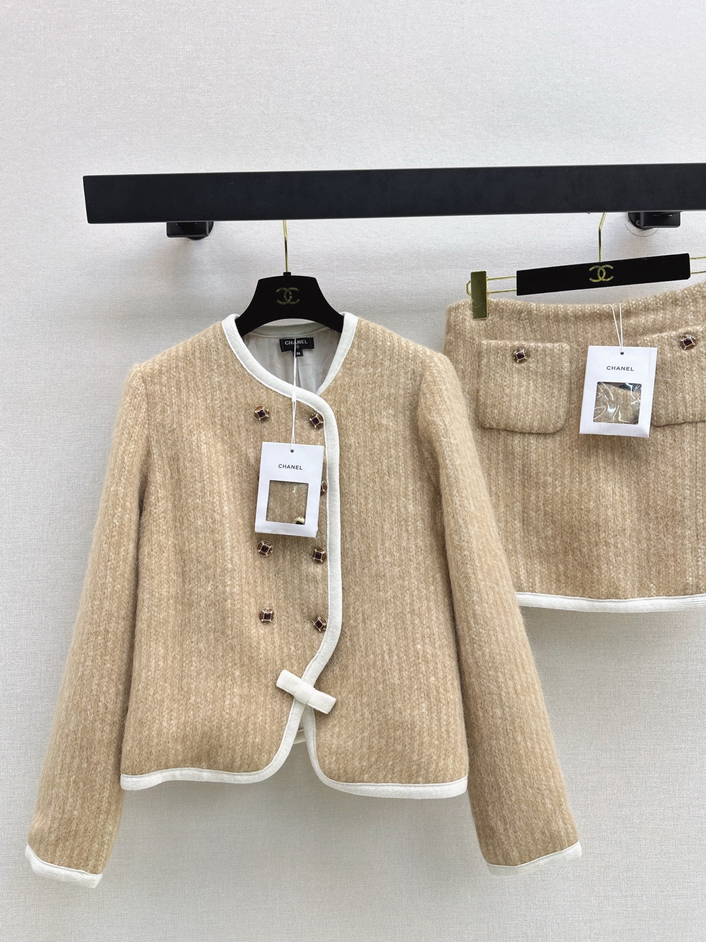 Chan NEW Skiing-themed woolen suit set