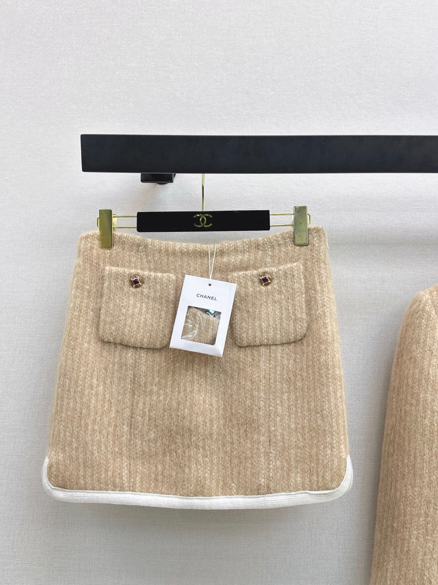 Chan NEW Skiing-themed woolen suit set