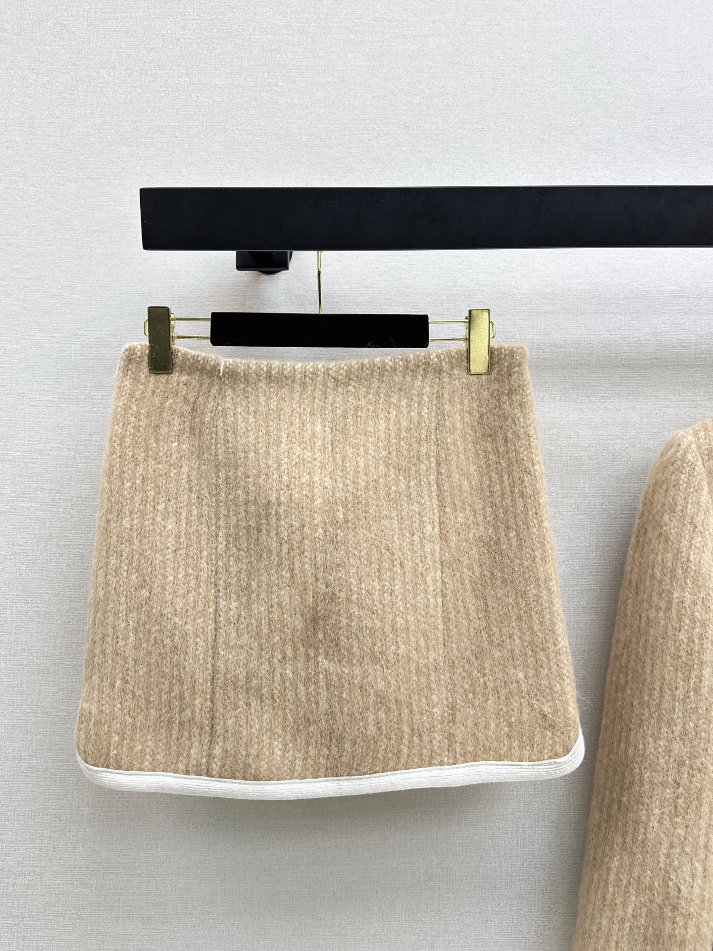 Chan NEW Skiing-themed woolen suit set