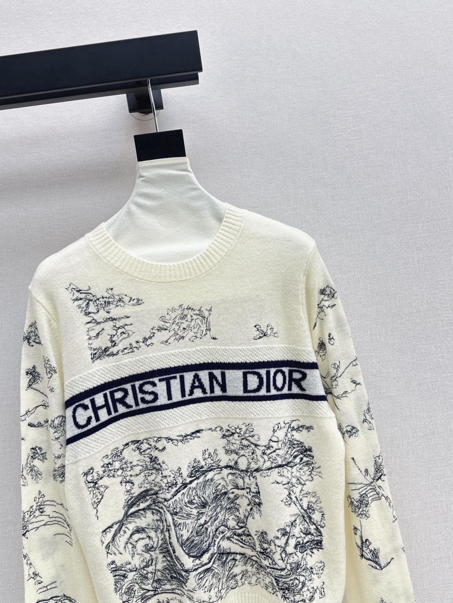 CD NEW embroidered sweater