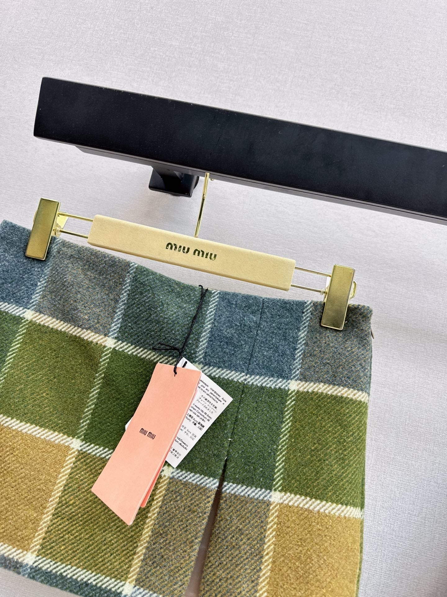 Miu NEW Embroidered short skirt