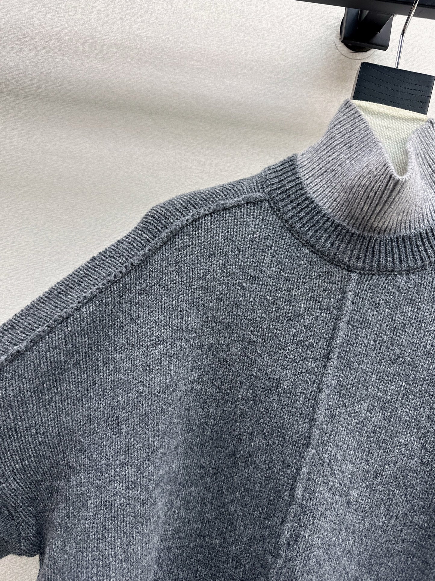 Brun NEW 2in1 contract sweater