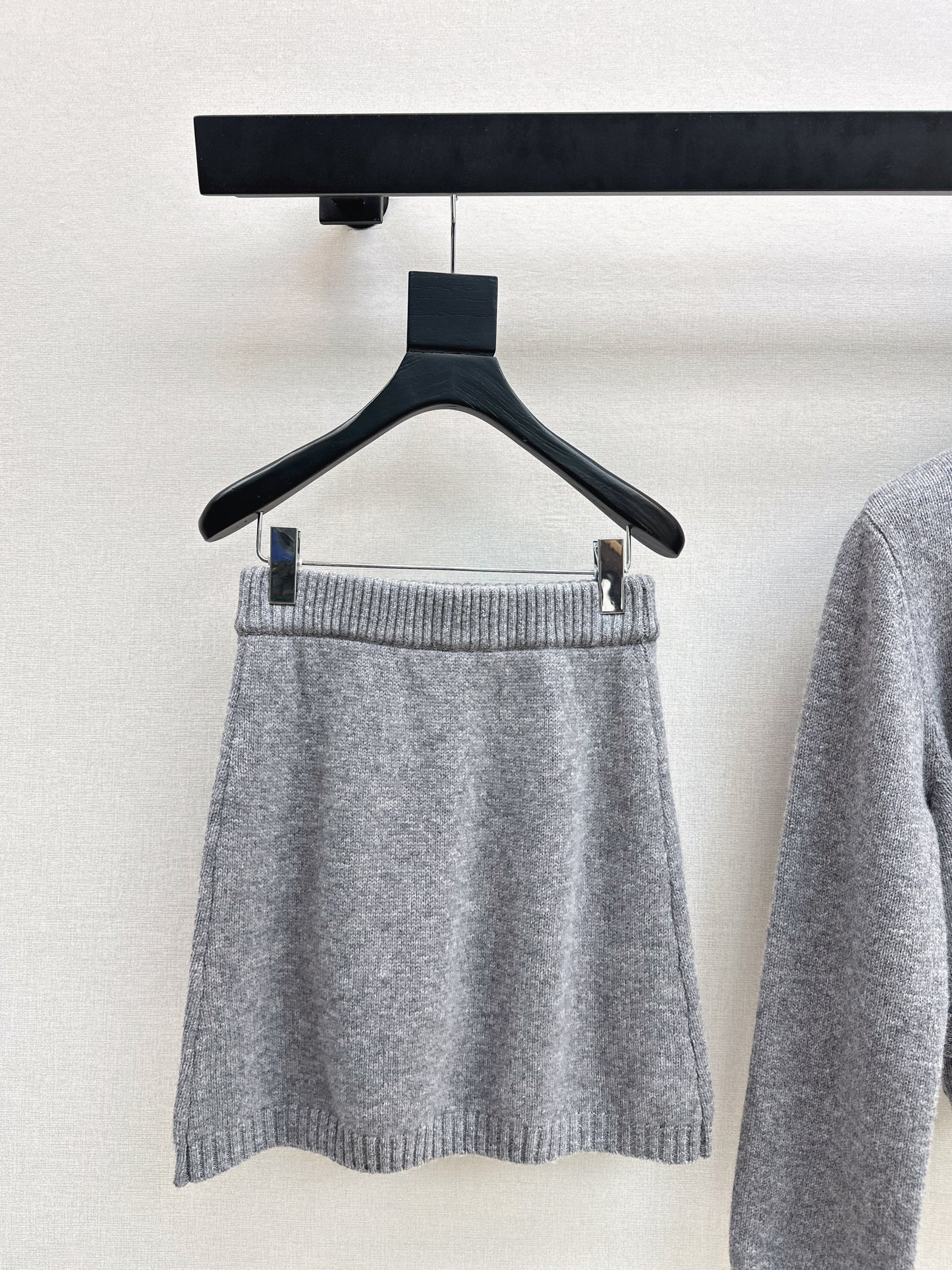 Loro NEW Zippered cardigan skirt set