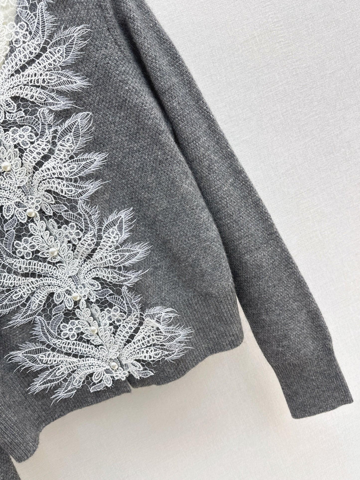 Es NEW Lace-paneled cardigan